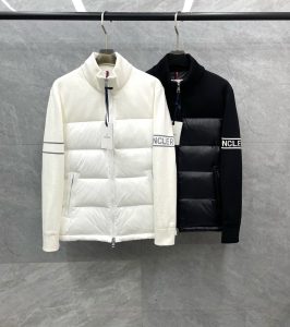 P1080 Moncler Moncler High-end recommended cattle 2024 fall and winter models of men's pure 90 down jacket spliced wool sleeves! Noble lineage, fluffy sense of full, cold weather weapon High-end top tier ready-to-wear The entire garment is designed using hand-heavy craftsmanship, the inner part of the skeleton as a support are all over the hand-pressing adhesive strips of waterproof coating in the shape of outdoor punching jacket as the tone of the design elements of fashion is not dominated by functionality of the high-street practical wear models filler for imported high-grade selection of 90 white duck down + 10 feathers high weight, thick, fast heat and polythermal warmth excellent effect gathering Zegna's traditional craftsmanship Symbol piece and gives the new season of fashion vitality and fashion aesthetic value also Zhuangyixiang style urban elite men preferred Size: M-3XL178 140 pounds wear L Slim maximum wearable 190 pounds - high quality replica handbags