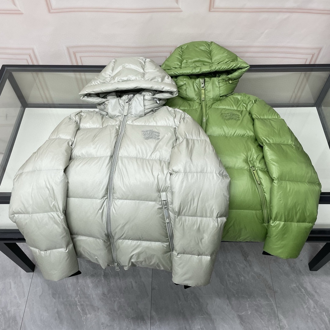 P1420 Moncler Moncler gado recomendado de alta qualidade 2024 outono / inverno Jaqueta masculina Pure 90 Down! Linhagem nobre, cheia de sensação fofa, arma fria, roupas prontas para vestir de alto nível, toda a peça é projetada usando artesanato pesado à mão, a parte interna do esqueleto como suporte é coberta com tiras em relevo à mão de revestimento impermeável na forma de silhueta de capa de chuva ao ar livre como o tom da integração dos elementos de design da moda não é orientado para a funcionalidade modelos práticos de rua cheios de seleção importada de alto grau de 90 penas de pato branco + 10 penas, alto peso, calor espesso, rápido e calor politérmico, o efeito de coleta muito bom! O artesanato tradicional da Zegna, peça-símbolo, confere à nova estação vitalidade e valor estético à moda, bem como ao estilo harmonioso de Zhuang e à elite urbana preferida dos homens Tamanho: M-3XL178 140 libras desgaste L Slim máximo 190 libras