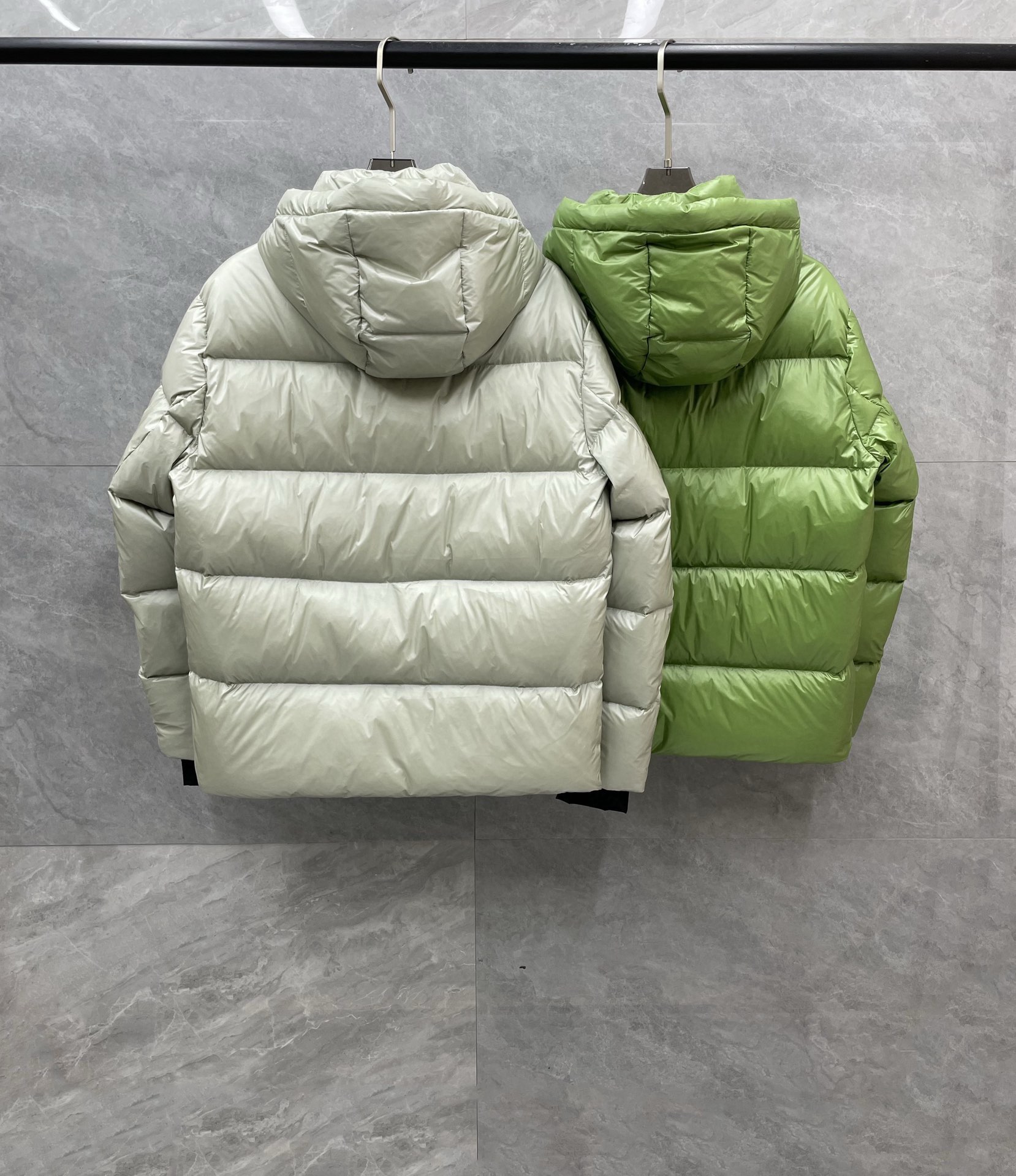 P1420 Moncler Moncler gado recomendado de alta qualidade 2024 outono / inverno Jaqueta masculina Pure 90 Down! Linhagem nobre, cheia de sensação fofa, arma fria, roupas prontas para vestir de alto nível, toda a peça é projetada usando artesanato pesado à mão, a parte interna do esqueleto como suporte é coberta com tiras em relevo à mão de revestimento impermeável na forma de silhueta de capa de chuva ao ar livre como o tom da integração dos elementos de design da moda não é orientado para a funcionalidade modelos práticos de rua cheios de seleção importada de alto grau de 90 penas de pato branco + 10 penas, alto peso, calor espesso, rápido e calor politérmico, o efeito de coleta muito bom! O artesanato tradicional da Zegna, peça-símbolo, confere à nova estação vitalidade e valor estético à moda, bem como ao estilo harmonioso de Zhuang e à elite urbana preferida dos homens Tamanho: M-3XL178 140 libras desgaste L Slim máximo 190 libras