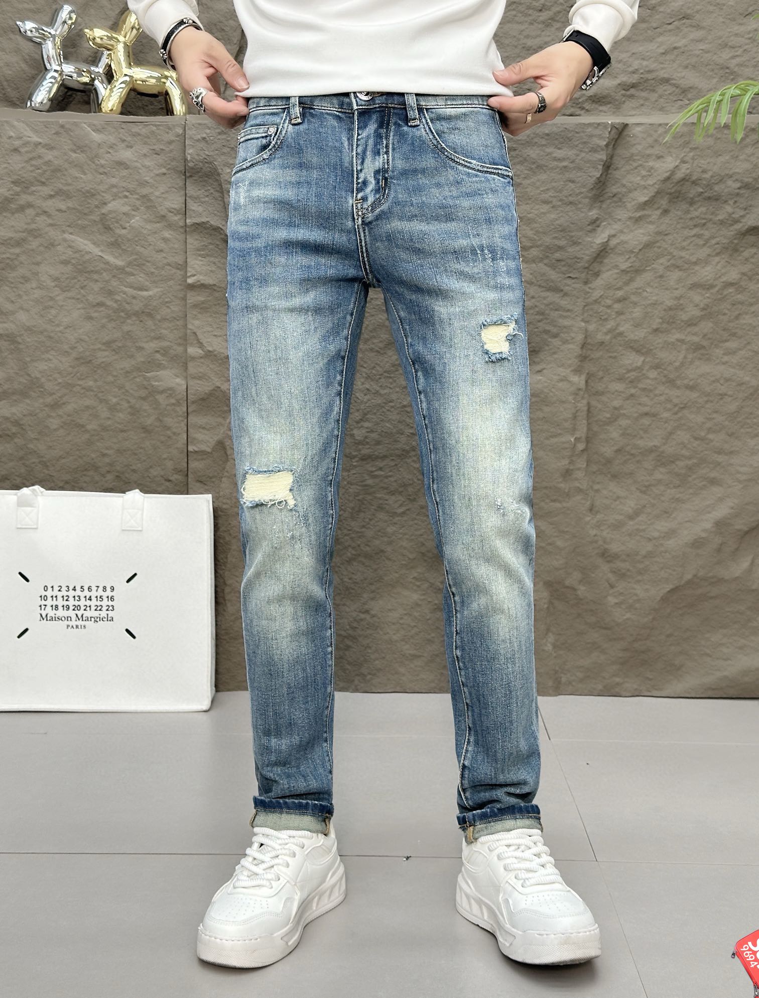 Image [2]-P520 TB Tom Brown 2024 automne et hiver dernières séries de comptoir Haut de gamme personnalisé Slim jeans petite jambe Derniers modèles de défilé de la semaine de la mode Décoration matérielle parfaite Conception artisanale super lourde Incontournable de la mode Modèles polyvalents simples Couture brodée à la main Couleur originale Processus de lavage à la levure Sélection de tissus denim lourds (coton) Coupe tridimensionnelle Détails parfaits Sommet des meilleurs produits ! (Légèrement élastiqué) Taille : 28-38- high quality replica bags