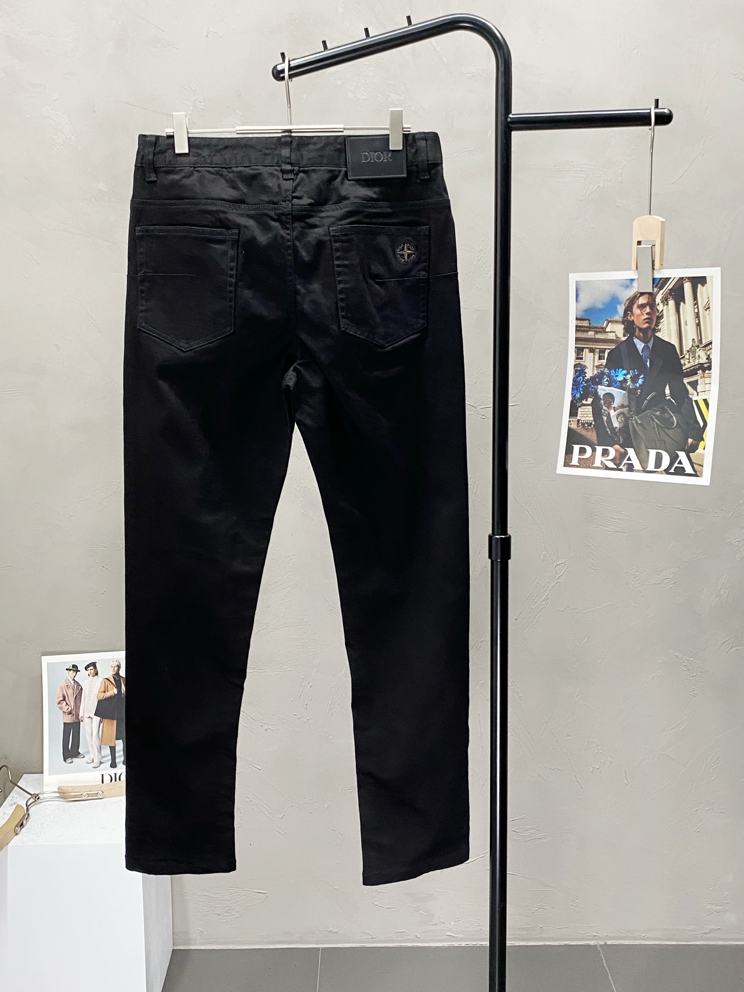 P600 Dior Dior 💥 Exclusive exclusive new jeans 👖 High-end version! Counter customized fabric Breathable comfort high impeccable details brand elements design concept reflects high quality feel delicate and soft! Presenting casual tailoring on the body shape is superb! Size: 29-38