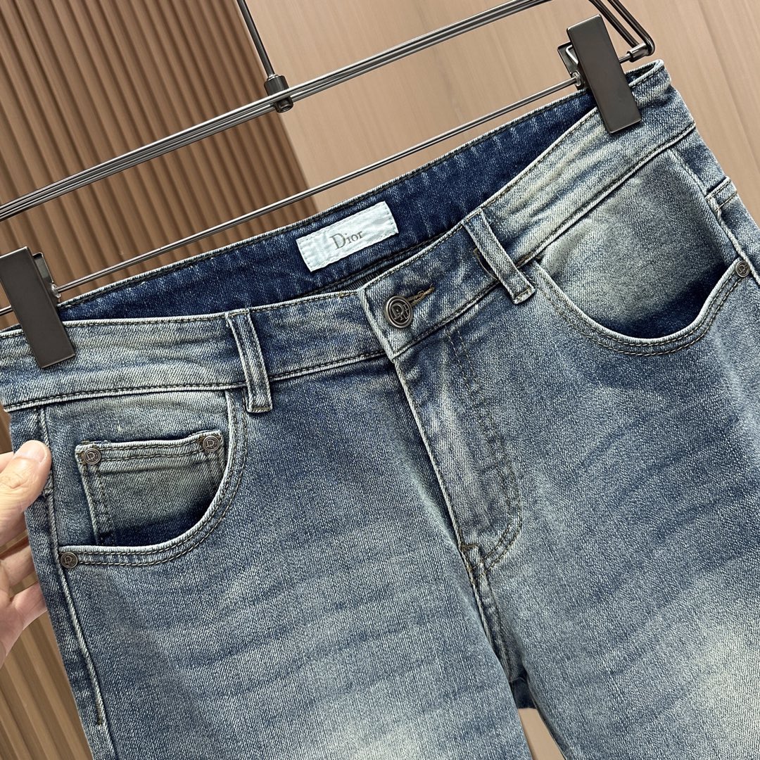 P500 Dior Dior 2024ss outono e inverno novos jeans 1:1 produção atmosfera simples também está na moda e elegante tecidos importados personalizados Hardware high-end com processo de lavagem pesada artesanato complexo artesanato requintado sensação macia com elasticidade suave e afiada importações de acessórios de hardware originais couro logotipo unha abelha 🐝 Hardware é extremamente atraente na parte superior do corpo conforto excelente fácil de montar durável! 🔴Duração: 30-38🈚️37🔴Cor: Azul-Sacos de alta qualidade