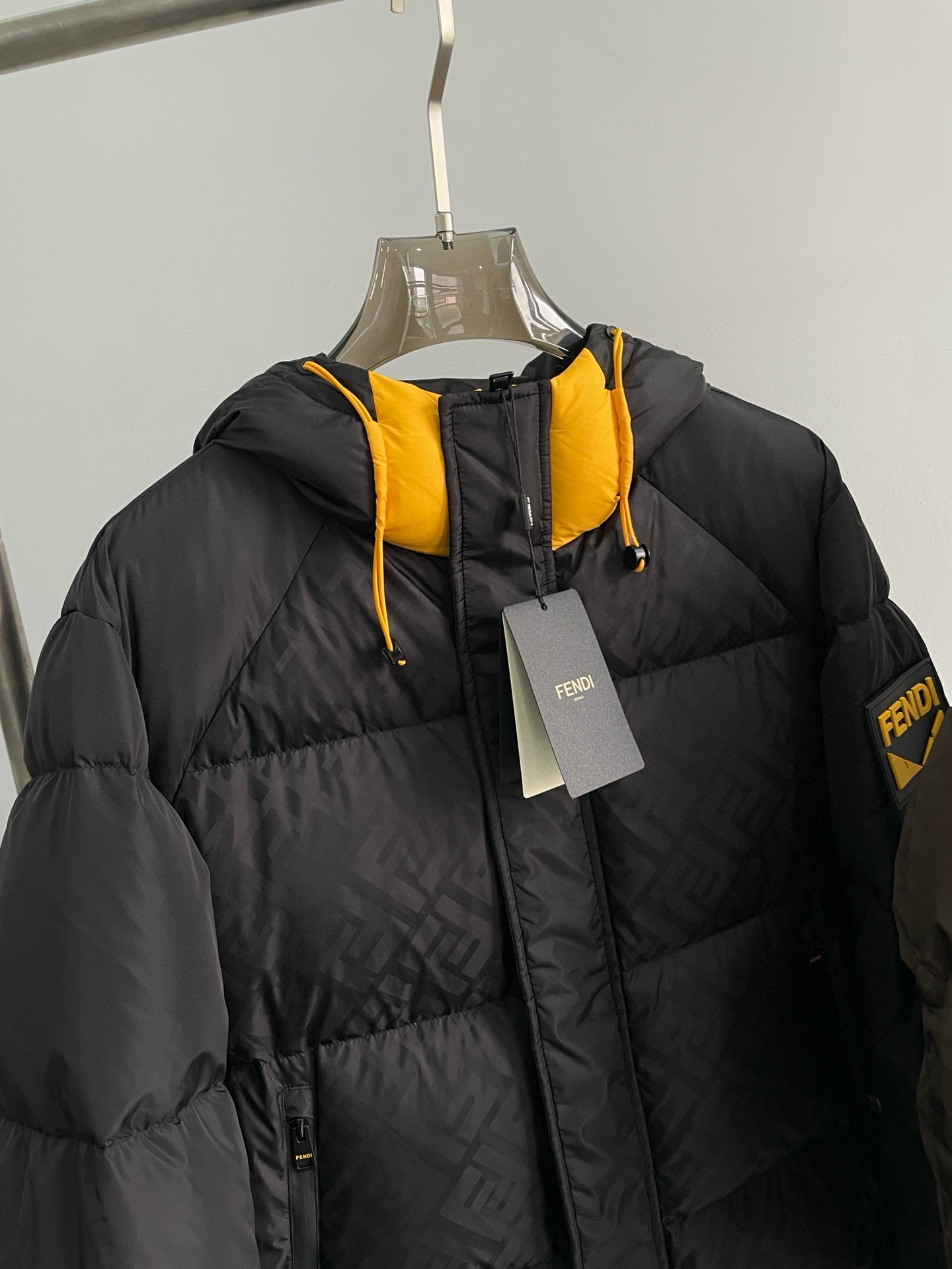 P1420 Moncler Moncler gado recomendado de alta qualidade 2024 outono / inverno Jaqueta masculina Pure 90 Down! Linhagem nobre, cheia de sensação fofa, arma fria, roupas prontas para vestir de alto nível, toda a peça é projetada usando artesanato pesado à mão, a parte interna do esqueleto como suporte é coberta com tiras em relevo à mão de revestimento impermeável na forma de silhueta de capa de chuva ao ar livre como o tom da integração dos elementos de design da moda não é orientado para a funcionalidade modelos práticos de rua cheios de seleção importada de alto grau de 90 penas de pato branco + 10 penas, alto peso, calor espesso, rápido e calor politérmico, o efeito de coleta muito bom! O artesanato tradicional da Zegna, peça-símbolo, confere à nova estação vitalidade e valor estético à moda, bem como ao estilo harmonioso de Zhuang e à elite urbana preferida dos homens Tamanho: M-3XL178 140 libras desgaste L Slim máximo 190 libras