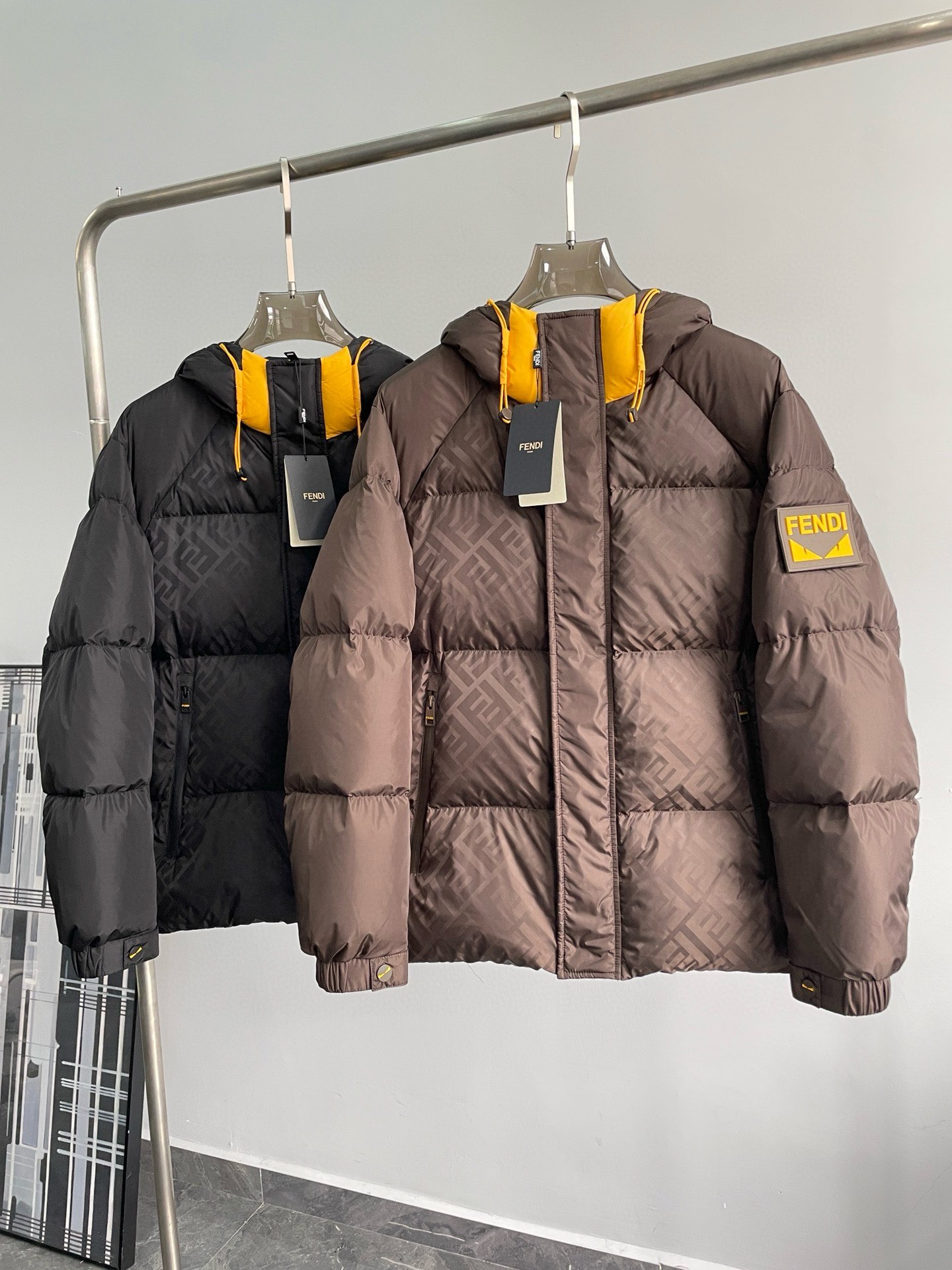 P1420 Moncler Moncler gado recomendado de alta qualidade 2024 outono / inverno Jaqueta masculina Pure 90 Down! Linhagem nobre, cheia de sensação fofa, arma fria, roupas prontas para vestir de alto nível, toda a peça é projetada usando artesanato pesado à mão, a parte interna do esqueleto como suporte é coberta com tiras em relevo à mão de revestimento impermeável na forma de silhueta de capa de chuva ao ar livre como o tom da integração dos elementos de design da moda não é orientado para a funcionalidade modelos práticos de rua cheios de seleção importada de alto grau de 90 penas de pato branco + 10 penas, alto peso, calor espesso, rápido e calor politérmico, o efeito de coleta muito bom! O artesanato tradicional da Zegna, peça-símbolo, confere à nova estação vitalidade e valor estético à moda, bem como ao estilo harmonioso de Zhuang e à elite urbana preferida dos homens Tamanho: M-3XL178 140 libras desgaste L Slim máximo 190 libras