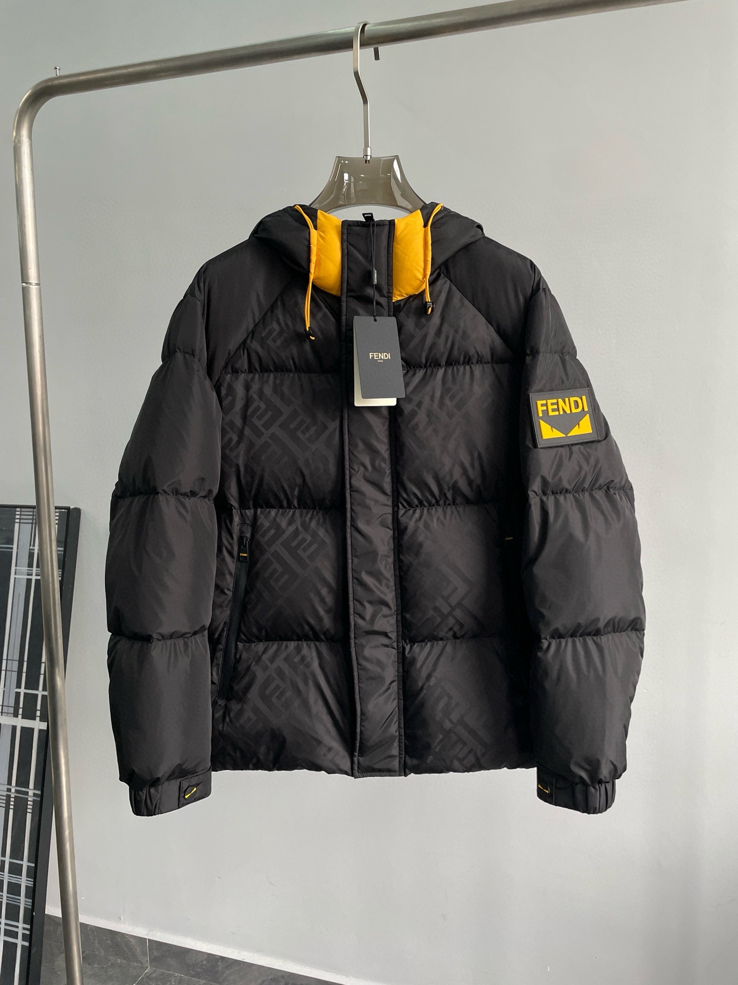 P1420 Moncler Moncler gado recomendado de alta qualidade 2024 outono / inverno Jaqueta masculina Pure 90 Down! Linhagem nobre, cheia de sensação fofa, arma fria, roupas prontas para vestir de alto nível, toda a peça é projetada usando artesanato pesado à mão, a parte interna do esqueleto como suporte é coberta com tiras em relevo à mão de revestimento impermeável na forma de silhueta de capa de chuva ao ar livre como o tom da integração dos elementos de design da moda não é orientado para a funcionalidade modelos práticos de rua cheios de seleção importada de alto grau de 90 penas de pato branco + 10 penas, alto peso, calor espesso, rápido e calor politérmico, o efeito de coleta muito bom! O artesanato tradicional da Zegna, peça-símbolo, confere à nova estação vitalidade e valor estético à moda, bem como ao estilo harmonioso de Zhuang e à elite urbana preferida dos homens Tamanho: M-3XL178 140 libras desgaste L Slim máximo 190 libras