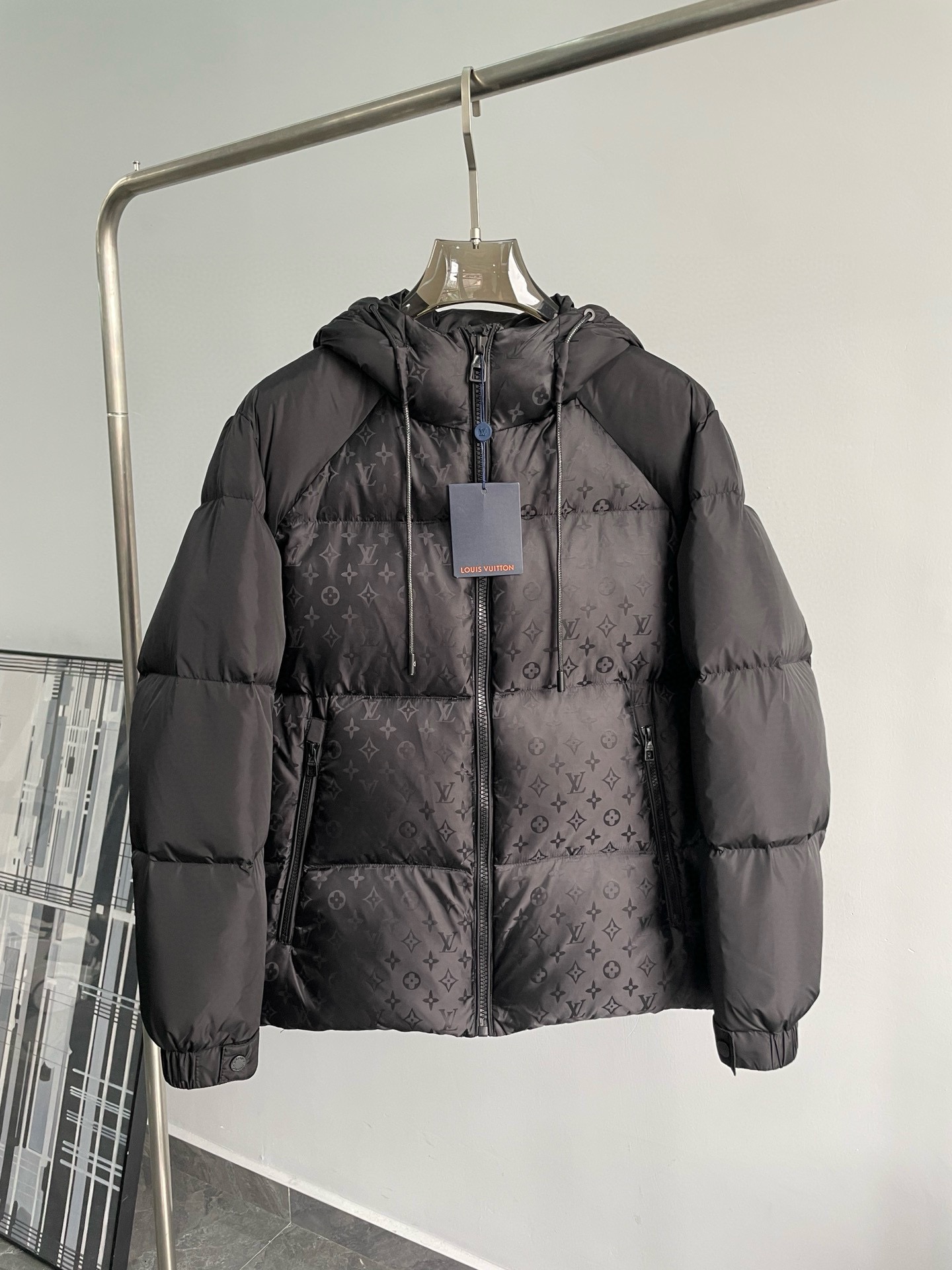 P1420 Moncler Moncler gado recomendado de alta qualidade 2024 outono / inverno Jaqueta masculina Pure 90 Down! Linhagem nobre, cheia de sensação fofa, arma fria, roupas prontas para vestir de alto nível, toda a peça é projetada usando artesanato pesado à mão, a parte interna do esqueleto como suporte é coberta com tiras em relevo à mão de revestimento impermeável na forma de silhueta de capa de chuva ao ar livre como o tom da integração dos elementos de design da moda não é orientado para a funcionalidade modelos práticos de rua cheios de seleção importada de alto grau de 90 penas de pato branco + 10 penas, alto peso, calor espesso, rápido e calor politérmico, o efeito de coleta muito bom! O artesanato tradicional da Zegna, peça-símbolo, confere à nova estação vitalidade e valor estético à moda, bem como ao estilo harmonioso de Zhuang e à elite urbana preferida dos homens Tamanho: M-3XL178 140 libras desgaste L Slim máximo 190 libras