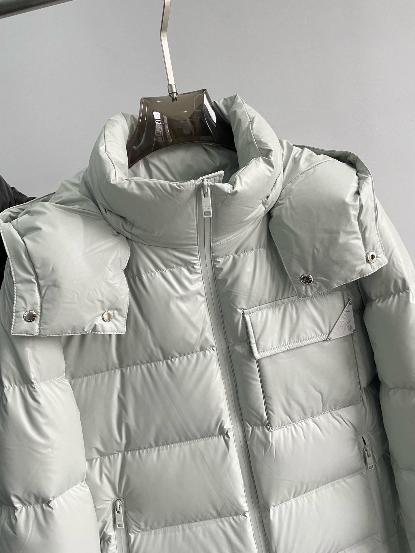 P1420 Moncler Moncler gado recomendado de alta qualidade 2024 outono / inverno Jaqueta masculina Pure 90 Down! Linhagem nobre, cheia de sensação fofa, arma fria, roupas prontas para vestir de alto nível, toda a peça é projetada usando artesanato pesado à mão, a parte interna do esqueleto como suporte é coberta com tiras em relevo à mão de revestimento impermeável na forma de silhueta de capa de chuva ao ar livre como o tom da integração dos elementos de design da moda não é orientado para a funcionalidade modelos práticos de rua cheios de seleção importada de alto grau de 90 penas de pato branco + 10 penas, alto peso, calor espesso, rápido e calor politérmico, o efeito de coleta muito bom! O artesanato tradicional da Zegna, peça-símbolo, confere à nova estação vitalidade e valor estético à moda, bem como ao estilo harmonioso de Zhuang e à elite urbana preferida dos homens Tamanho: M-3XL178 140 libras desgaste L Slim máximo 190 libras