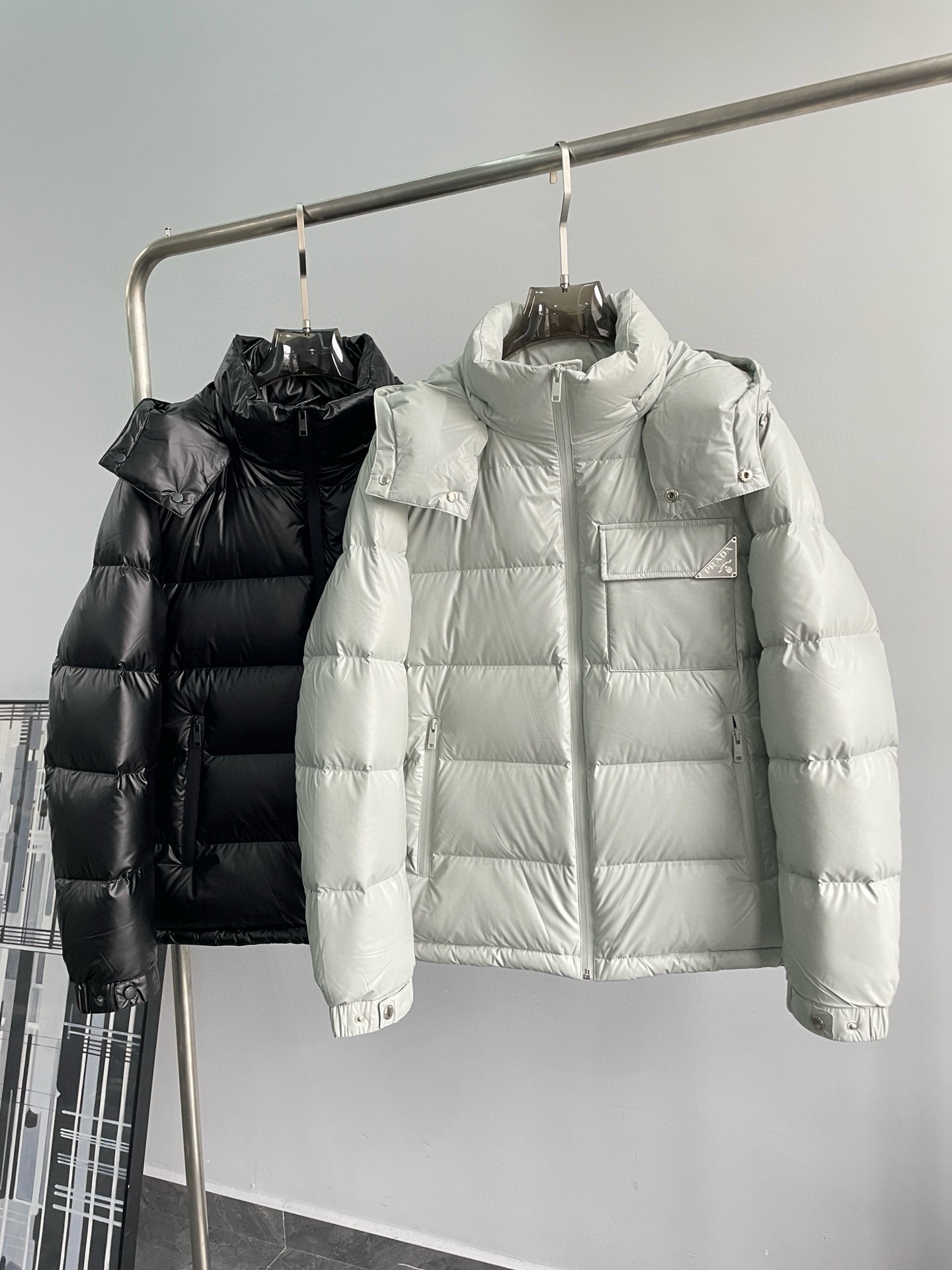 P1420 Moncler Moncler gado recomendado de alta qualidade 2024 outono / inverno Jaqueta masculina Pure 90 Down! Linhagem nobre, cheia de sensação fofa, arma fria, roupas prontas para vestir de alto nível, toda a peça é projetada usando artesanato pesado à mão, a parte interna do esqueleto como suporte é coberta com tiras em relevo à mão de revestimento impermeável na forma de silhueta de capa de chuva ao ar livre como o tom da integração dos elementos de design da moda não é orientado para a funcionalidade modelos práticos de rua cheios de seleção importada de alto grau de 90 penas de pato branco + 10 penas, alto peso, calor espesso, rápido e calor politérmico, o efeito de coleta muito bom! O artesanato tradicional da Zegna, peça-símbolo, confere à nova estação vitalidade e valor estético à moda, bem como ao estilo harmonioso de Zhuang e à elite urbana preferida dos homens Tamanho: M-3XL178 140 libras desgaste L Slim máximo 190 libras