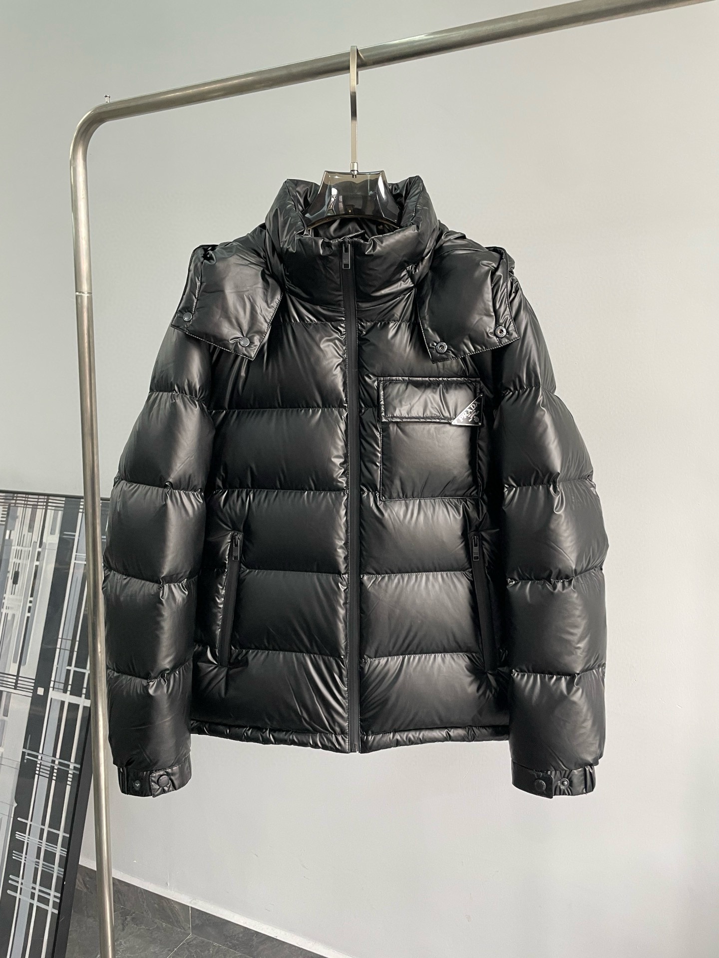 P1420 Moncler Moncler gado recomendado de alta qualidade 2024 outono / inverno Jaqueta masculina Pure 90 Down! Linhagem nobre, cheia de sensação fofa, arma fria, roupas prontas para vestir de alto nível, toda a peça é projetada usando artesanato pesado à mão, a parte interna do esqueleto como suporte é coberta com tiras em relevo à mão de revestimento impermeável na forma de silhueta de capa de chuva ao ar livre como o tom da integração dos elementos de design da moda não é orientado para a funcionalidade modelos práticos de rua cheios de seleção importada de alto grau de 90 penas de pato branco + 10 penas, alto peso, calor espesso, rápido e calor politérmico, o efeito de coleta muito bom! O artesanato tradicional da Zegna, peça-símbolo, confere à nova estação vitalidade e valor estético à moda, bem como ao estilo harmonioso de Zhuang e à elite urbana preferida dos homens Tamanho: M-3XL178 140 libras desgaste L Slim máximo 190 libras