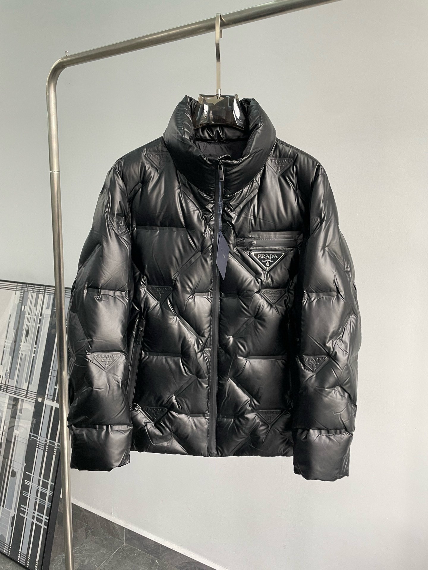 P1080 Moncler Moncler High-end recommended cattle 2024 fall and winter models of men's pure 90 down jacket spliced wool sleeves! Noble lineage, fluffy sense of full, cold weather weapon High-end top tier ready-to-wear The entire garment is designed using hand-heavy craftsmanship, the inner part of the skeleton as a support are all over the hand-pressing adhesive strips of waterproof coating in the shape of outdoor punching jacket as the tone of the design elements of fashion is not dominated by functionality of the high-street practical wear models filler for imported high-grade selection of 90 white duck down + 10 feathers high weight, thick, fast heat and polythermal warmth excellent effect gathering Zegna's traditional craftsmanship Symbol piece and gives the new season of fashion vitality and fashion aesthetic value also Zhuangyixiang style urban elite men preferred Size: M-3XL178 140 pounds wear L Slim maximum wearable 190 pounds - high quality replica handbags