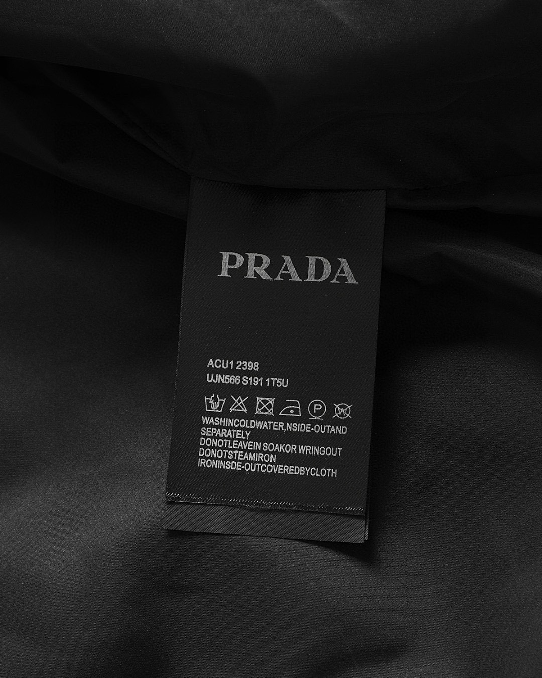 ¡P1360 Prada Prada de gama alta recomendada ganado 2024 Otoño / Invierno de los hombres pura 90 Chaqueta de plumas! ¡Noble linaje, lleno de esponjosidad, el clima frío, de gama alta de primer nivel prêt-à-porter de la ropa, toda la prenda está diseñada utilizando la mano-pesada artesanía, la parte interior del esqueleto como un apoyo están cubiertos con tiras en relieve a mano de revestimiento impermeable en forma de silueta impermeable al aire libre como el tono de la integración de los elementos de diseño de la moda no está orientada a la funcionalidad de alta calle modelos prácticos llenos de importación de alto grado de selección de 90 pato blanco hacia abajo + 10 plumas, de alto peso, de espesor, el calor rápido y el calor politérmico, el efecto de reunir el mejor! Zegna artesanía tradicional pieza Símbolo y da la nueva temporada de la vitalidad de la moda y el valor estético de la moda también Zhuangyixia estilo de los hombres de élite urbana preferida Tamaño: M-3XL178 140 libras desgaste L Slim máximo usable 190 libras