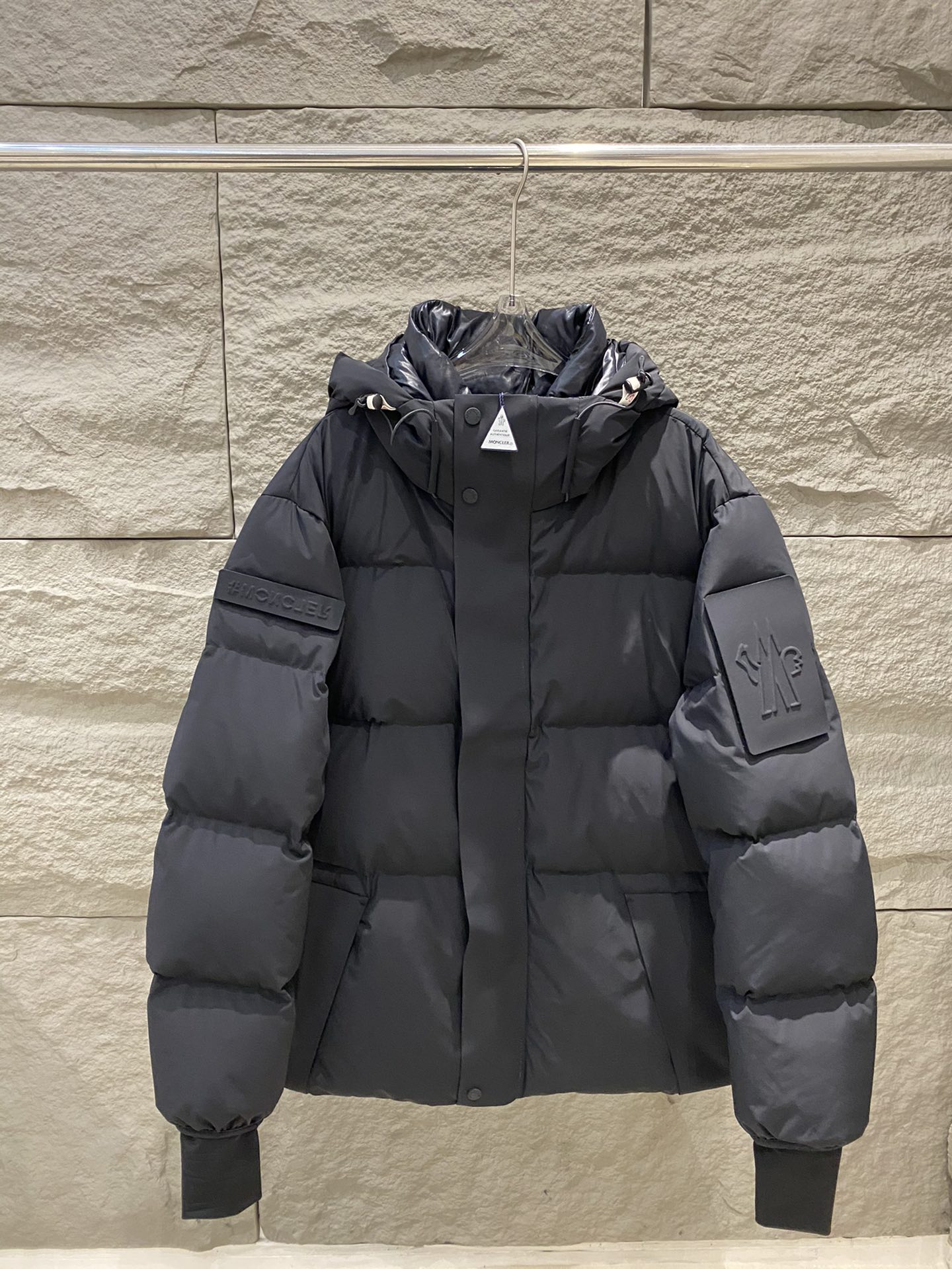 ¡p1280 Moncler Moncler 24 nuevos gemelos de velcro chaqueta con capucha chaqueta de plumas modelos caseros de alta calidad ropa de esquí! A prueba de viento y resistente al agua en relieve tapeta Impermeable en relieve ykk cremallera 90 relleno de vellón Espesado y cálido Ambos lados de las mangas están adornadas con velcro peel-and-stick gemelos Letras y logotipos de la marca ¡Altamente reconocible! Esenciales para el aire libre ~ Color: negro / gris oscuro / verde claro Talla: 1/2/3/4/5 - imitación de fábrica de alta calidad