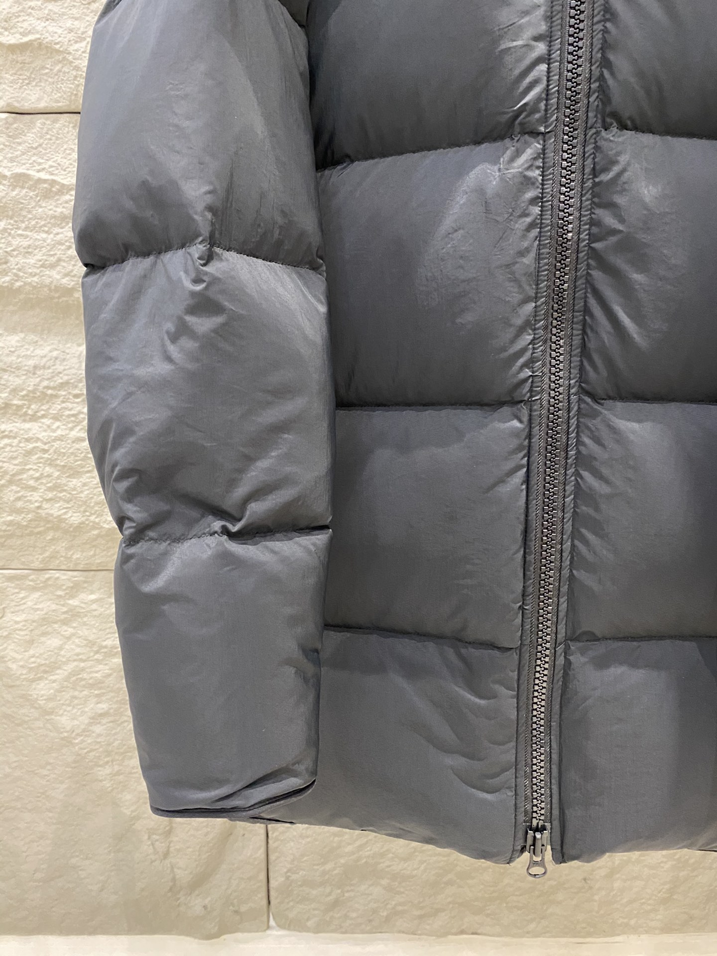 p1300 Canada Goose Canada Goose chaqueta de plumón con capucha de longitud mediaXu Guanghan mismo modelo 🌟 hombres y mujeres con el mismo modelo¡90% plumón de pato blanco de alta calidad calor ligero no presiona el cuerpo actividades al aire libre correas se puede llevar en el cuerpo otoño e invierno esencial 🦢!Color: negro/marinoTalla: S/M/L/XL