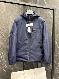 P1420モンクレールMonclerハイエンドおすすめキャトル2024秋冬メンズピュア90ダウンジャケット！高貴な血統、ふわふわ感、冷たい武器、ハイエンドのトップ層の既製服の完全な、衣服全体が手で重い職人技を使用して設計され、サポートとして骨格の内側には、ファッションのデザイン要素の統合のトーンとして、屋外のレインコートのシルエットの形で防水コーティングの手エンボストリップで覆われている90ホワイトダックダウン+ 10羽、高重量、厚い、迅速な熱とポリサーマル保温のインポートされた高品位な選択で満たされた機能志向のハイストリート実用的なモデルではない、非常に良いギャザーの効果！ゼニアの伝統的な職人技のシンボルピースとファッションの活力とファッションの美的価値の新しいシーズンを与え、また荘と調和のとれたスタイルの都市部のエリート男性が好む サイズ：M-3XL178 140ポンドはLスリム最大摩耗190ポンドを着用 - 高模倣工場