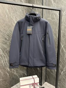 P1420モンクレールMonclerハイエンドおすすめキャトル2024秋冬メンズピュア90ダウンジャケット！高貴な血統、ふわふわ感、冷たい武器、ハイエンドのトップ層の既製服の完全な、衣服全体が手で重い職人技を使用して設計され、サポートとして骨格の内側には、ファッションのデザイン要素の統合のトーンとして、屋外のレインコートのシルエットの形で防水コーティングの手エンボストリップで覆われている90ホワイトダックダウン+ 10羽、高重量、厚い、迅速な熱とポリサーマル保温のインポートされた高品位な選択で満たされた機能志向のハイストリート実用的なモデルではない、非常に良いギャザーの効果！ゼニアの伝統的な職人技のシンボルピースとファッションの活力とファッションの美的価値の新しいシーズンを与え、また荘と調和のとれたスタイルの都市部のエリート男性が好む サイズ：M-3XL178 140ポンドはLスリム最大摩耗190ポンドを着用 - 高模倣工場