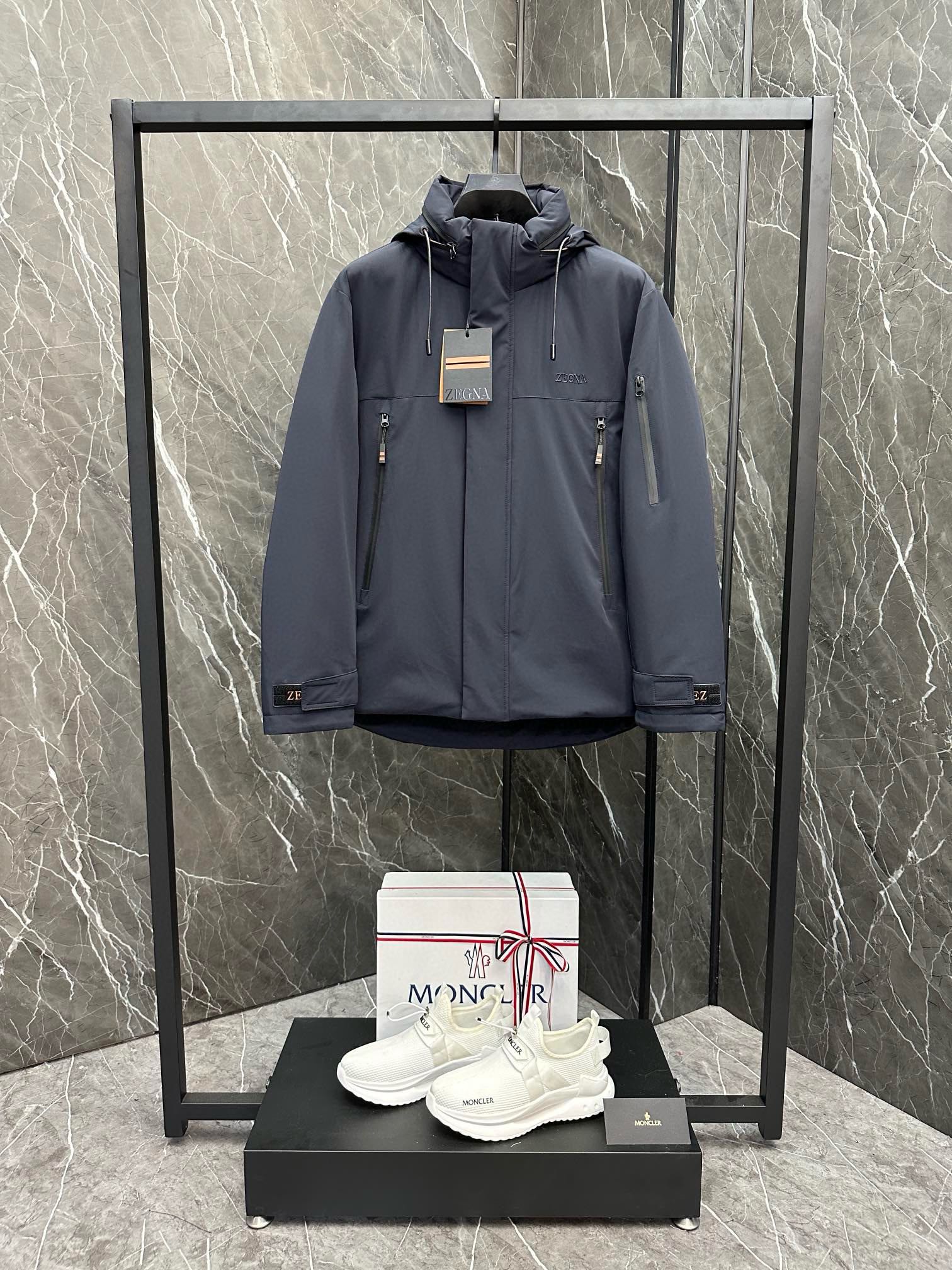 P1100 Moncler Moncler Haut de gamme recommandé bovins 2024 Automne/Hiver Pure 90 Down Jacket pour hommes ! Noble lignée, pleine de sensation duveteuse, arme froide, vêtements de prêt-à-porter haut de gamme haut de gamme, l'ensemble du vêtement est conçu en utilisant l'artisanat lourd à la main, la partie intérieure du squelette comme un support sont recouverts de bandes gaufrées à la main de revêtement imperméable sous la forme de la silhouette de l'imperméable extérieur comme le ton de l'intégration des éléments de conception de la mode n'est pas orienté vers la fonctionnalité des modèles pratiques de haute rue remplis de sélection importée de haute qualité de 90 duvet de canard blanc + 10 plumes, poids élevé, épais, chaleur rapide et polythermique, l'effet de rassemblement très bon ! Zegna traditionnel artisanat pièce Symbol et donne la nouvelle saison de la vitalité de la mode et de la valeur esthétique de la mode aussi Zhuangyixia style élite urbaine hommes préférés Taille : M-3XL178 140 livres porter L Slim maximum portable 190 livres