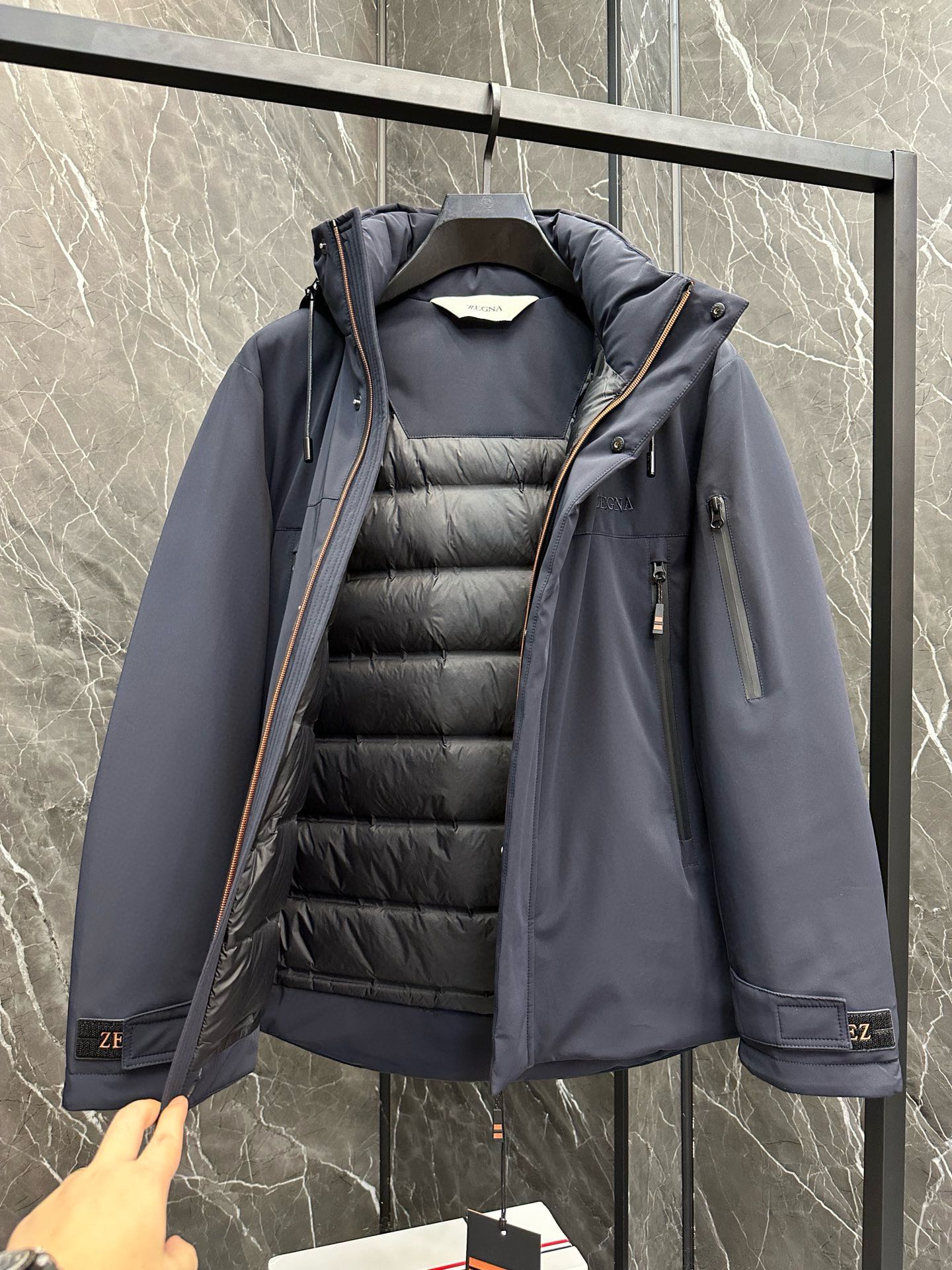 P1080 Moncler Moncler High-end recommended cattle 2024 fall and winter models of men's pure 90 down jacket spliced wool sleeves! Noble lineage, fluffy sense of full, cold weather weapon High-end top tier ready-to-wear The entire garment is designed using hand-heavy craftsmanship, the inner part of the skeleton as a support are all over the hand-pressing adhesive strips of waterproof coating in the shape of outdoor punching jacket as the tone of the design elements of fashion is not dominated by functionality of the high-street practical wear models filler for imported high-grade selection of 90 white duck down + 10 feathers high weight, thick, fast heat and polythermal warmth excellent effect gathering Zegna's traditional craftsmanship Symbol piece and gives the new season of fashion vitality and fashion aesthetic value also Zhuangyixiang style urban elite men preferred Size: M-3XL178 140 pounds wear L Slim maximum wearable 190 pounds - high quality replica handbags