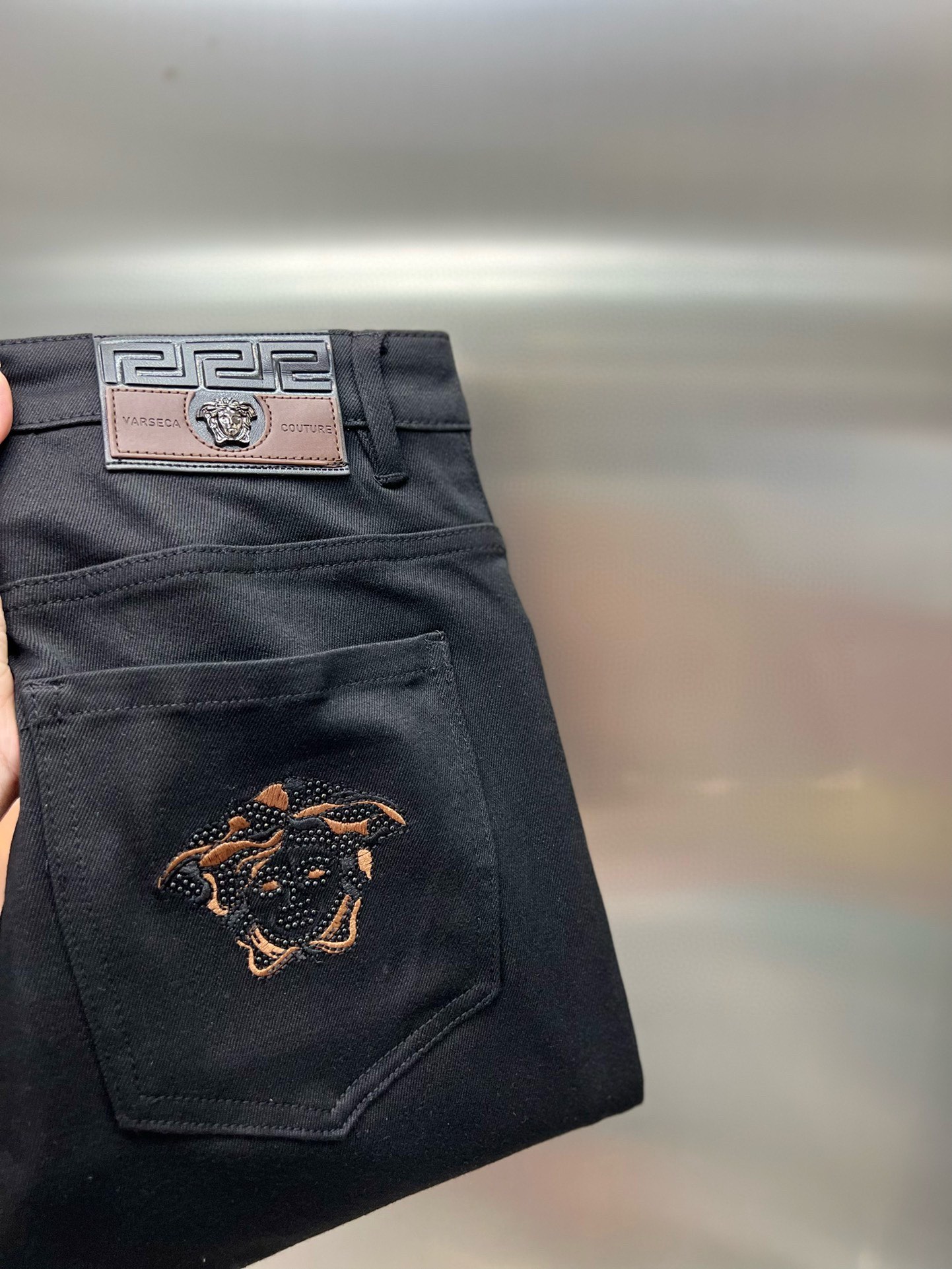 P560 VER Versace 2024 autumn and winter new three complete jeans Good goods do not need much introduction Look at the details Counter size : 29-36- high quality handbags