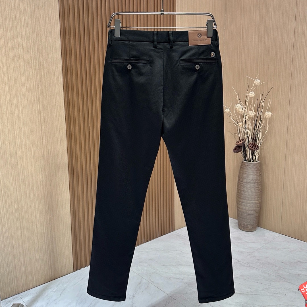 P480 Burberry 2024 fall and winter Asia counter collection of the latest models! High-end goods high-end custom-made Slim business casual pants suit pants original hardware daily business casual are fully applicable to the models on the body effect is super positive three-dimensional Slim hip leg line completely get to highlight the special cotton fabric containing Tencel! Belong to the type of color woven cotton! The texture is tight and delicate on the body is very comfortable and stylish and extremely wearable versatile very worth getting! Old customers must receive recommended! Size: 29-40