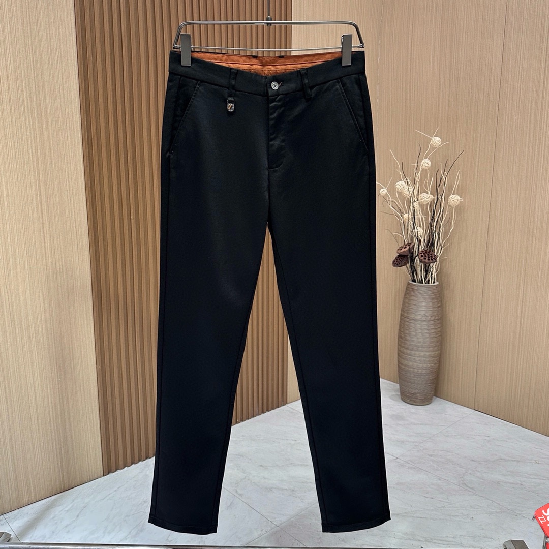 P480 Burberry 2024 fall and winter Asia counter collection of the latest models! High-end goods high-end custom-made Slim business casual pants suit pants original hardware daily business casual are fully applicable to the models on the body effect is super positive three-dimensional Slim hip leg line completely get to highlight the special cotton fabric containing Tencel! Belong to the type of color woven cotton! The texture is tight and delicate on the body is very comfortable and stylish and extremely wearable versatile very worth getting! Old customers must receive recommended! Size: 29-40