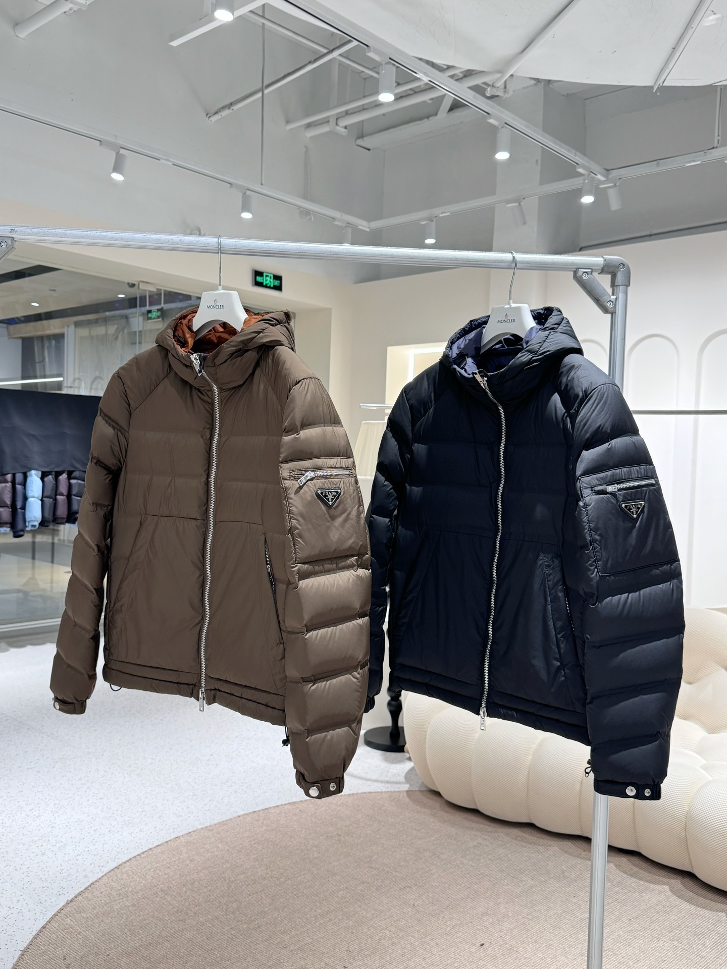 p1140 Prada Prada²⁰²⁴2024 down jacket high version original ⌚️ on ⌚️SIZE: 48-56- high quality replica bags