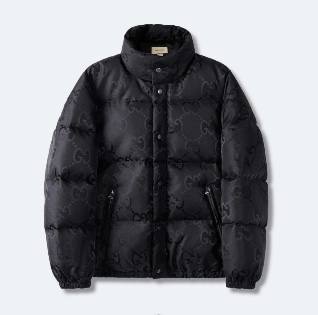 Chaqueta de pluma-P1220 GUCCI 23 otoño e invierno oscuro jacquard abajo chaqueta exterior de tela utilizando la costumbre GG lienzo pertenece a la textura de algodón orgánico respetuoso del medio ambiente rígido y en forma de sentir sentir con textura de tela rígida pre-tratamiento de la pila de frío 48 horas para que la tela es más plana sentir más suave y luego refinar 4 horas teñido 4 horas y, finalmente, la conformación impermeable hecho a mano para tomar la flor poco sastrería a medida 1 de 1 hardware 100% nylon Relleno de plumón 360g 90 plumón de pato blanco estándar Excelente calidez ➖➖➖➖➖⚠️ Talla 46/48/50⚠️ Color Negro/Verde/Azul Exclusivo-Alta imitación Fábrica