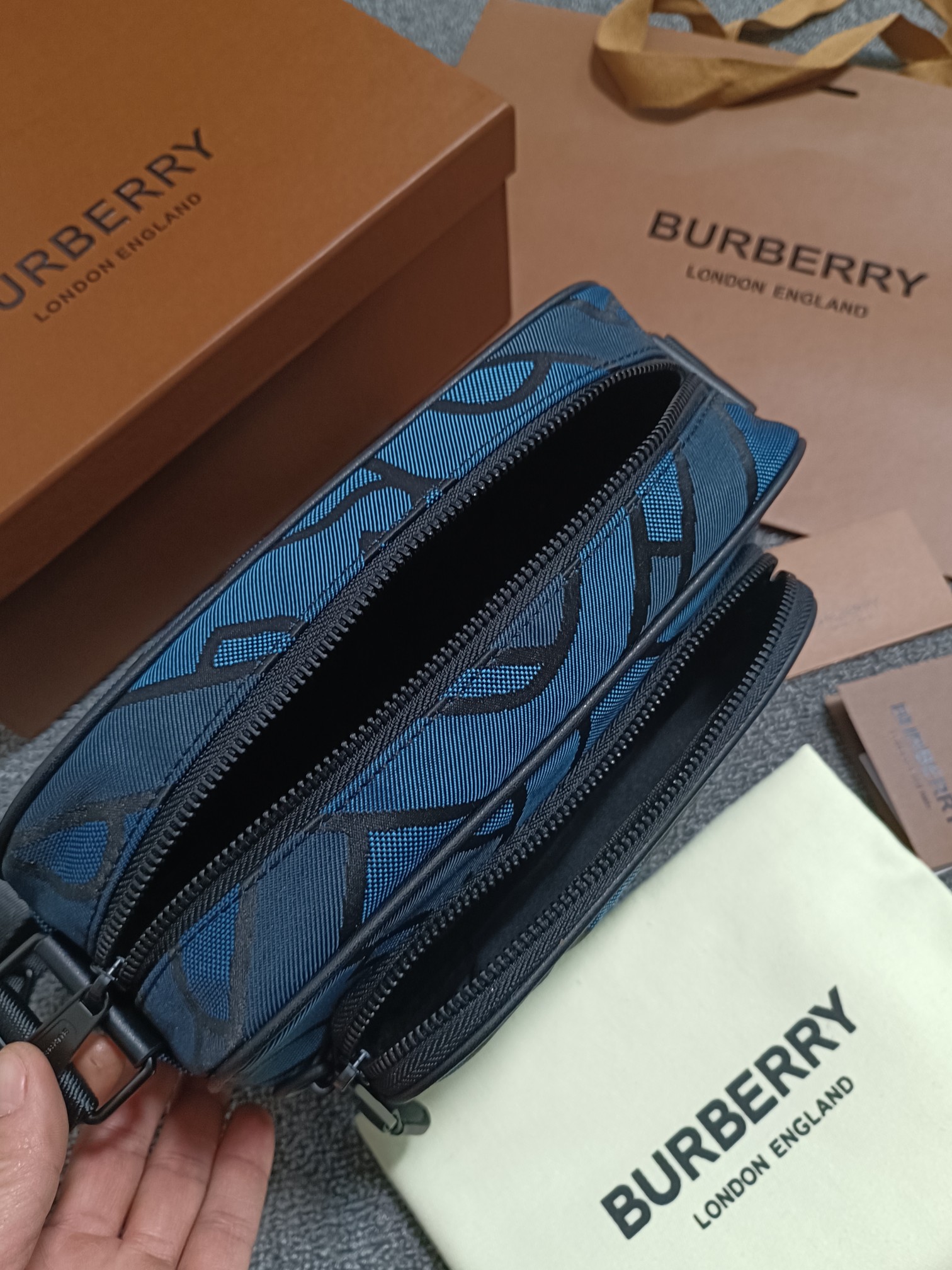 Image [8]-Berberi blue camera bag Crafted from recycled polyester and cotton yarns and decorated with Thomas Bur's signature logo pattern jacquard with the brand's logoCan be worn diagonally or with the adjustable signature striped mesh nylon strapCarrying dimensions:21.5 - 7 - 15.5cm-High quality bags