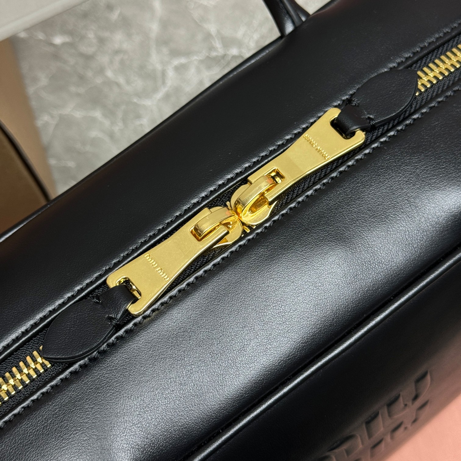 P1760✔️ M💕New Briefcase👉5BB117As principais marcas deste ano adotaram os elementos de moda do forro de lona de rede quente, esta bolsa é legal para enquadrar o design multifuncional requintado de uma mistura de elementos masculinos e femininos de letargia casual naturalmente fluindo livremente cheio de personalidade grande capacidade também é muito leve simples, mas não simples lutador de moda principal quase manualmente um Tamanho: 34X23X12cm