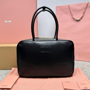 P1760✔️ M💕New Briefcase👉5BB117Cette année, les grandes marques ont adopté les éléments de mode du réseau chaud doublure en toile ce sac est cool pour encadrer le design multifonctionnel exquis d'un mélange d'hommes et de femmes éléments de léthargie décontractée naturellement libre plein de personnalité grande capacité est également très léger simple mais pas simple mode majeur lutteur presque manuellement une Taille : 34X23X12cm.