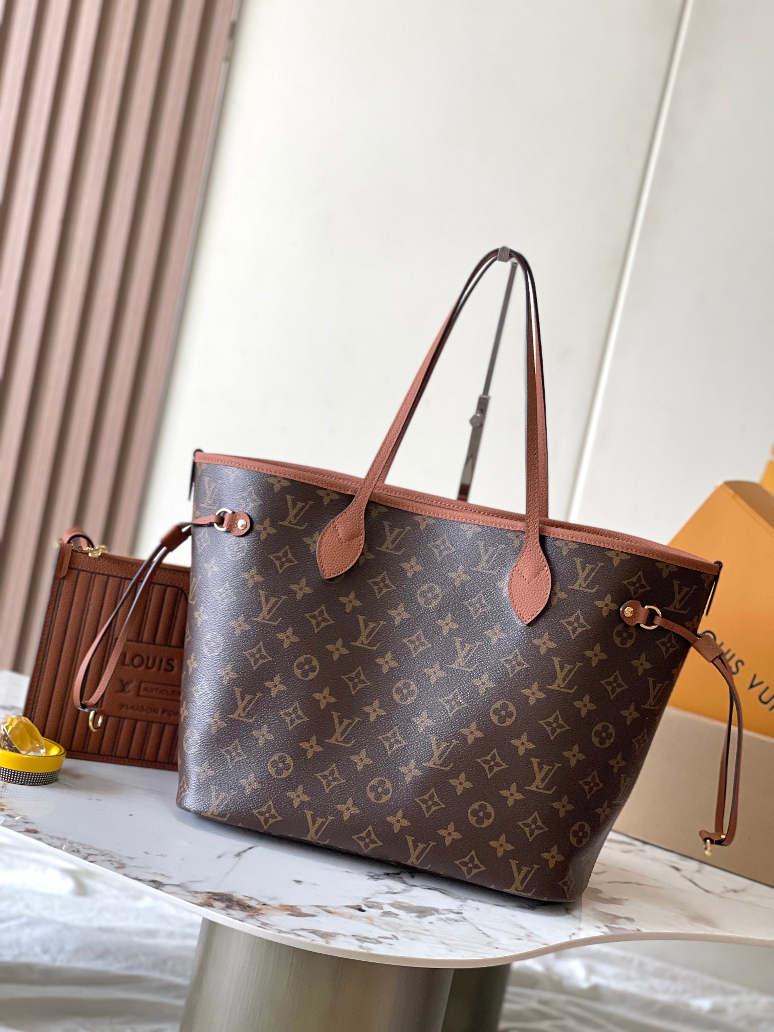 p2260 Neverfull Inside Out Medium Handbags A interpretação desta estação do design clássico da versão de dupla face Modelo: M12063 Elephant Grey Material: hardware de aço de grau A importado couro de vaca original Embalagem: um conjunto completo do M Boberly original isento de impostos carregado Tamanho: 31 * 28 * 14CM - fábrica de alta imitação