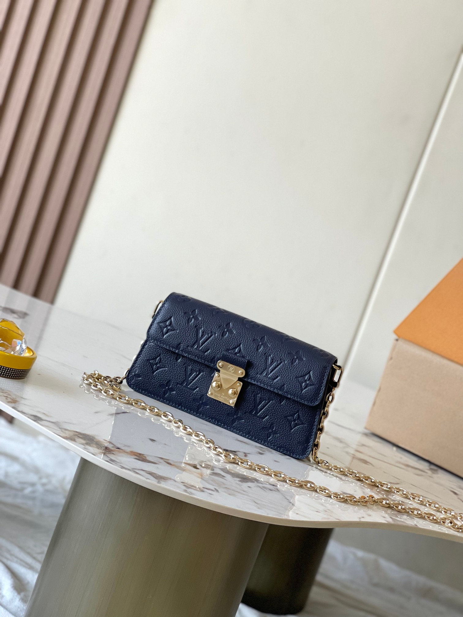 p2500 Wallet On Chain Metis Handbags Taking Grain Monogram Empreinte Leather Model: M82671 Blue Material: Grade A All Steel Hardware Imported Original Fabrics Packaging: Full set of Original Duty Free M Bobberly Suit Size: 19*11*5.5C-High Faux Factory