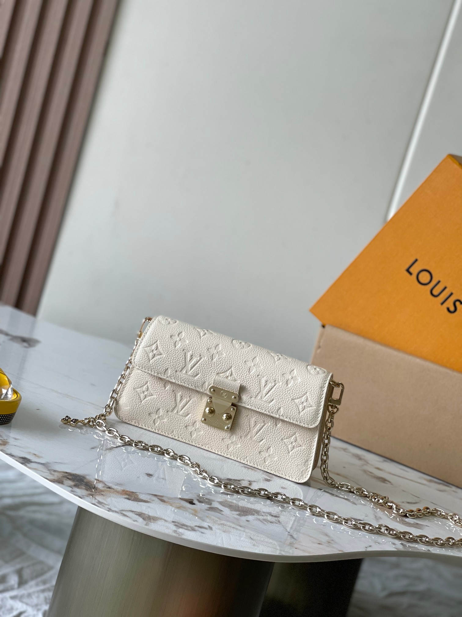 p2500 Wallet On Chain Metis Handbags Taking Grain Monogram Empreinte Leather Modelo: M82836 Branco Material: Grade A All Steel Hardware Tecidos originais importados Embalagem: Conjunto completo de embalagem original Duty Free M Berberi Tamanho: 19*11*5.5C-Bolsas de mão de alta qualidade