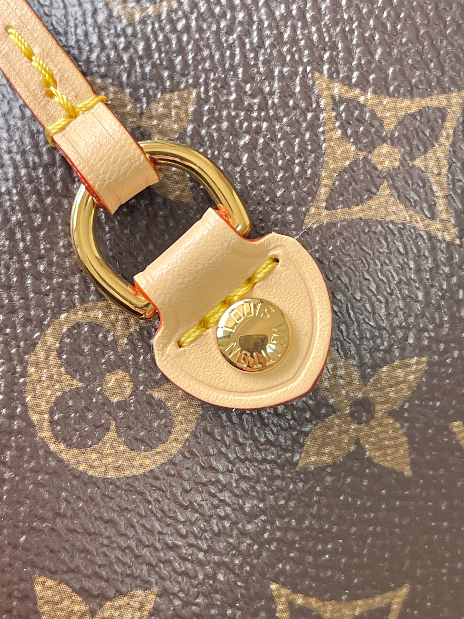 图片[6]-p2160
 
Neverfull Bandouliere Inside Out GM手袋
型号：M11948小号
材料：A级全钢五金进口原厂面料
包装：全套原厂免税M博柏利装
尺寸：31*28*14CM-高仿包包