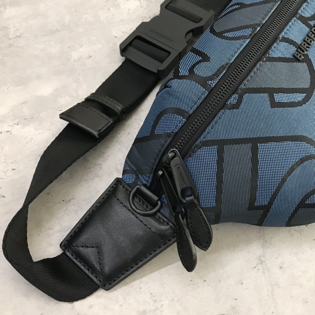 Burberry's blue fanny pack takes a cue from the street style of the nineties and is adorned with a jacquard-worsted logo motif and leather trimmings that can be worn cross-body or around the waist. The main material of this piece is at least 70% from the renewable ingredient S360, and the dimensions are 31 x 7 x 14cm.