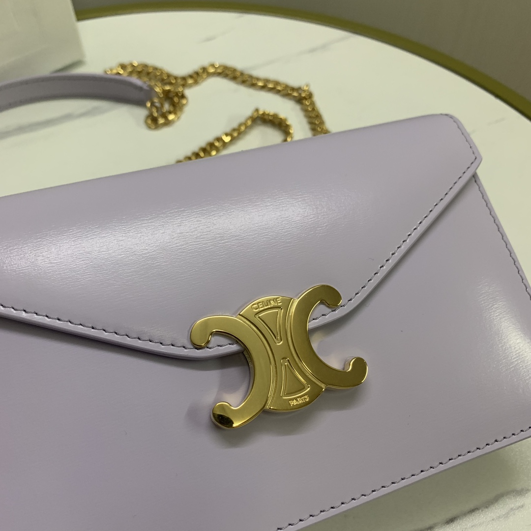 P1240 TRIOMPHE Shiny Cow Leather Chain Wallet This model can fit larger smartphone models such as PLUS Cow Leather Lining : Cow Leather/Fabric Crossbody and Shoulder TRIOMPHE Metal Snap Button Closure 1 Main Compartment 6 Card Slots Removable Chain Strap with Shoulder Pad Length 20 inches (50 cm) Model No. 10 L033 Light Lavender Purple 💰 Size: 19.5 X 13 X 4CM ( With original packaging)-High imitation factory