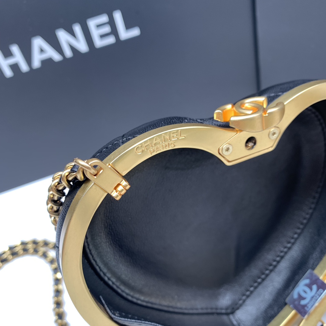 Chanel 23s primavera e verão amor saco de jantar comprar zp 14w + fk cobre completo fazer hardware antigo ➕ pele de cordeiro design meio oco é muito original e elegante verão com roupas itens must-have estilo côncavo absoluto filho absoluto ~ tamanho: 14 * 13 * 3cm-saco de imitação de altura