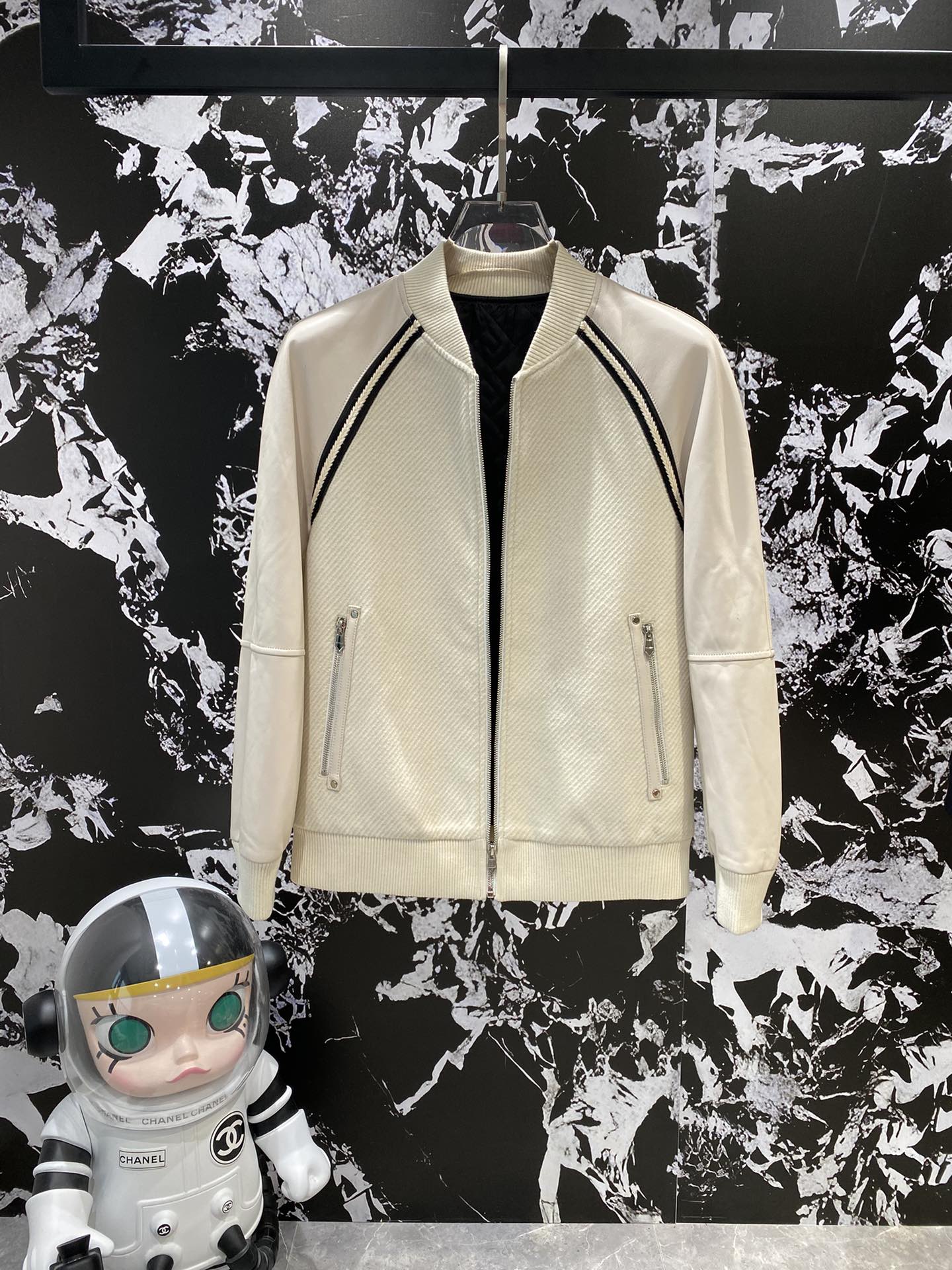 Fendi 24FW chaqueta de béisbol chaqueta de lana de encargo patchwork tejido de piel de oveja a través de capas de sastrería intrincada y la silueta que favorece el cuerpo para crear un aspecto sencillo y nítido reconocible de alta forma general de artículos súper positivos imprescindible tamaño M-3XL 🅿️800-alta-fábrica de moda