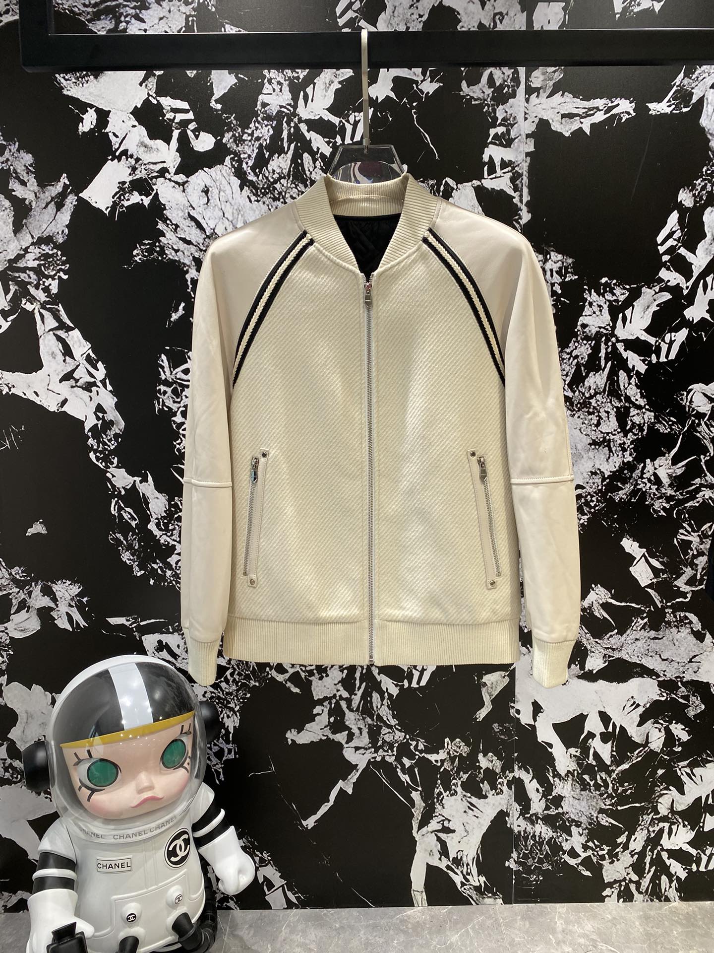 Fendi 24FW chaqueta de béisbol chaqueta de lana de encargo patchwork tejido de piel de oveja a través de capas de sastrería intrincada y la silueta que favorece el cuerpo para crear un aspecto sencillo y nítido reconocible de alta forma general de artículos súper positivos imprescindible tamaño M-3XL 🅿️800-alta-fábrica de moda