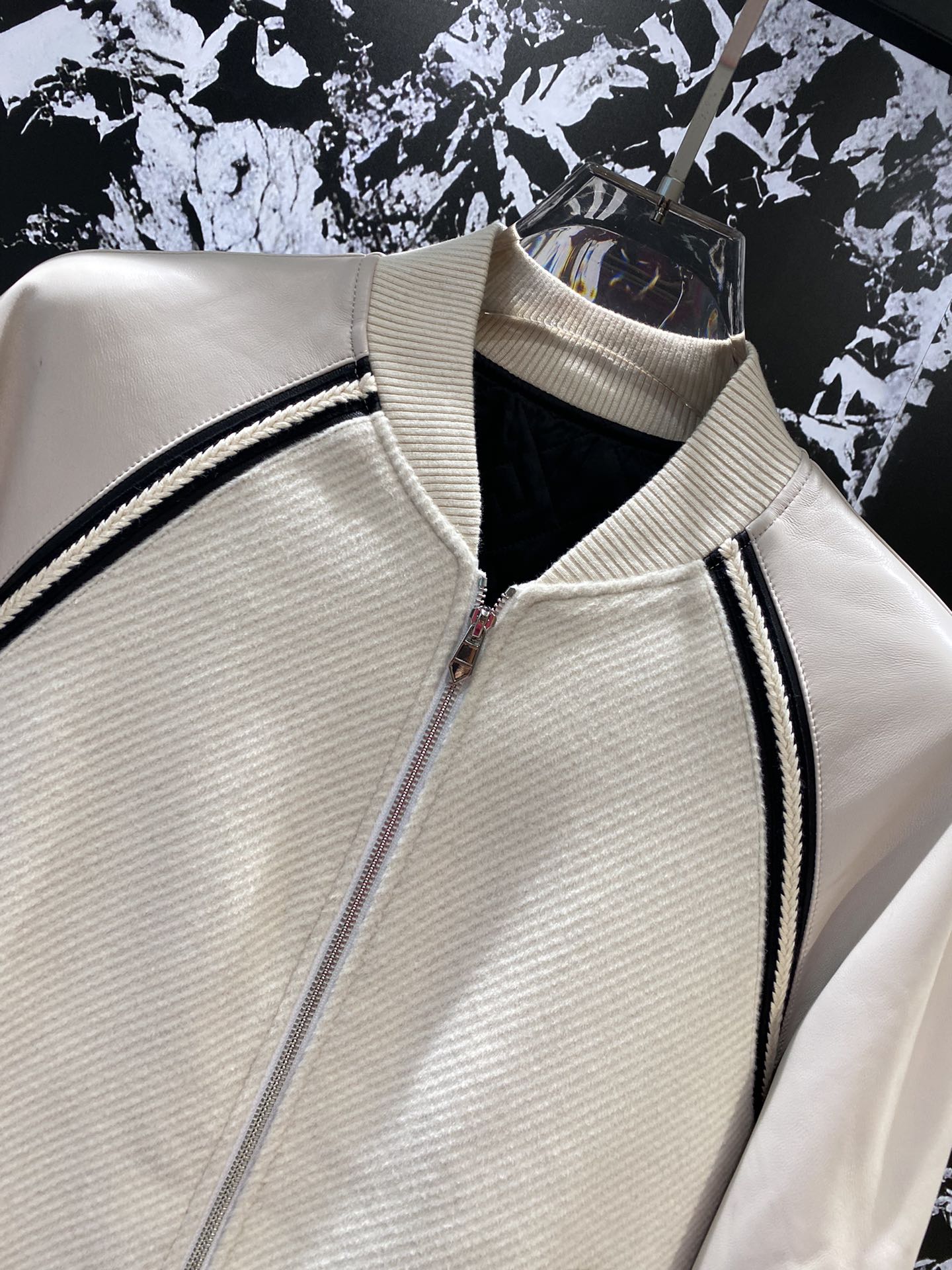 Hermes 24FW baseball jacket jacket custom wool patchwork sheepskin fabric through layers of intricate tailoring and body-flattering silhouette to create a simple and sharp look highly recognizable overall shape is super correct must-have items size M-3XL 🅿️1100-high-fashion factory