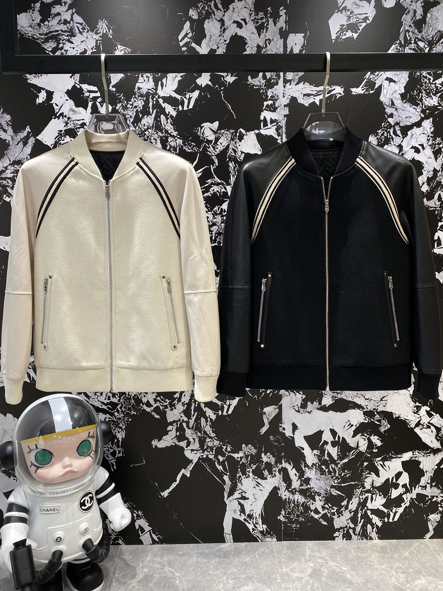 Fendi 24FW chaqueta de béisbol chaqueta de lana de encargo patchwork tejido de piel de oveja a través de capas de sastrería intrincada y la silueta que favorece el cuerpo para crear un aspecto sencillo y nítido reconocible de alta forma general de artículos súper positivos imprescindible tamaño M-3XL 🅿️800-alta-fábrica de moda