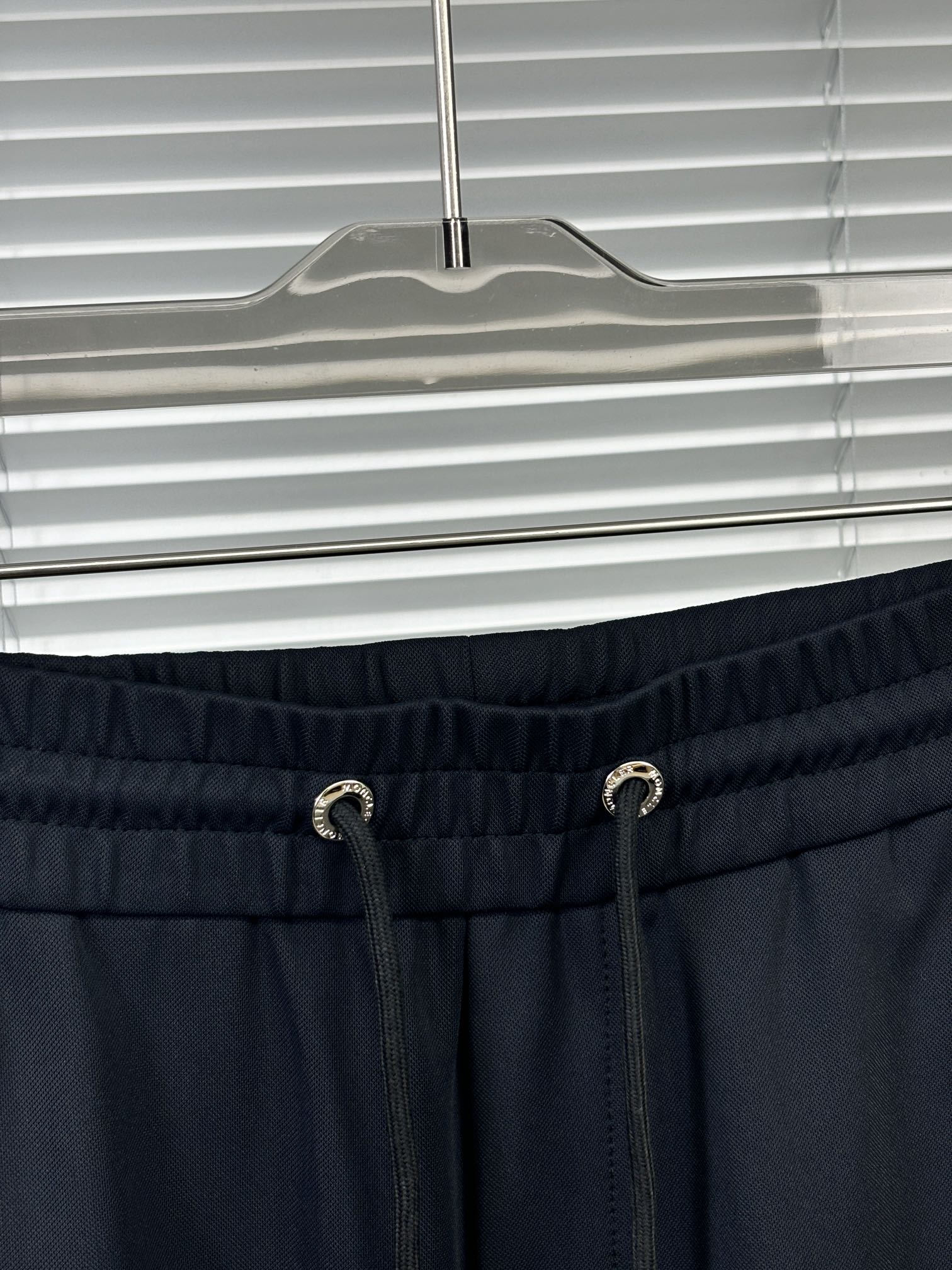 P580 M bouche pantalon de mode masculine très bon effet sur le corps des commandes réelles des grandes marchandises juste la bonne coupe mince sur le corps de l'effet est très bon peut être un grand reflet de l'homme physique svelte Cette mode dans les célébrités dans la mode célébrités dans les hautes apparences Suivre la tendance de la mode pour créer leur propre masculinité M-3XL-High réplique sacs à main