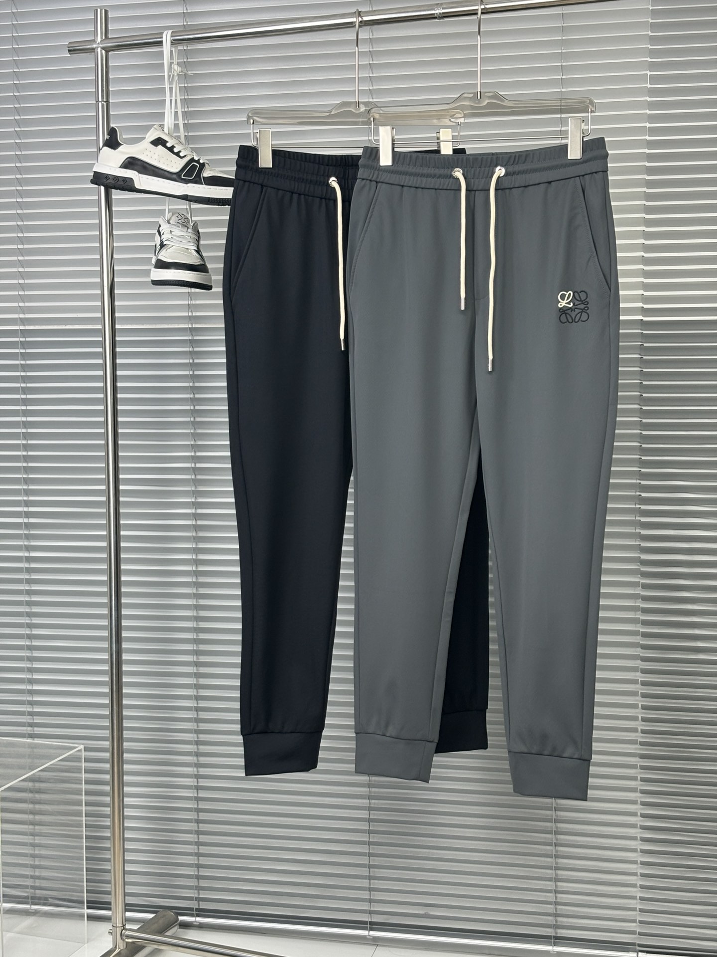 P580 LO men's fashion pants fit very well real large orders just the right slim fit fit very well can be a great reflection of the male slender physique this fashion among the stars in the fashion big shot high Follow the trend of fashion to create their own masculinity M-3XL