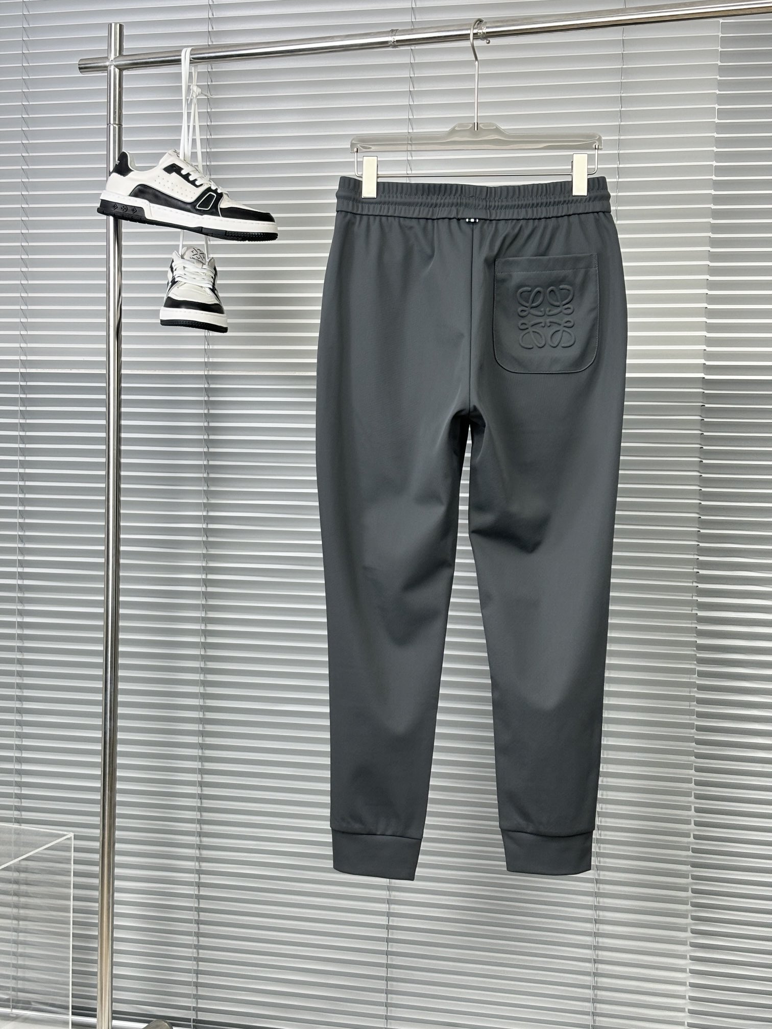 P580 LO men's fashion pants fit very well real large orders just the right slim fit fit very well can be a great reflection of the male slender physique this fashion among the stars in the fashion big shot high Follow the trend of fashion to create their own masculinity M-3XL