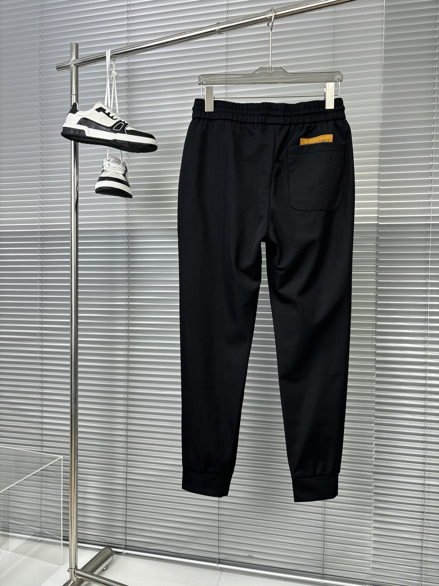 P580 LO men's fashion pants fit very well real large orders just the right slim fit fit very well can be a great reflection of the male slender physique this fashion among the stars in the fashion big shot high Follow the trend of fashion to create their own masculinity M-3XL