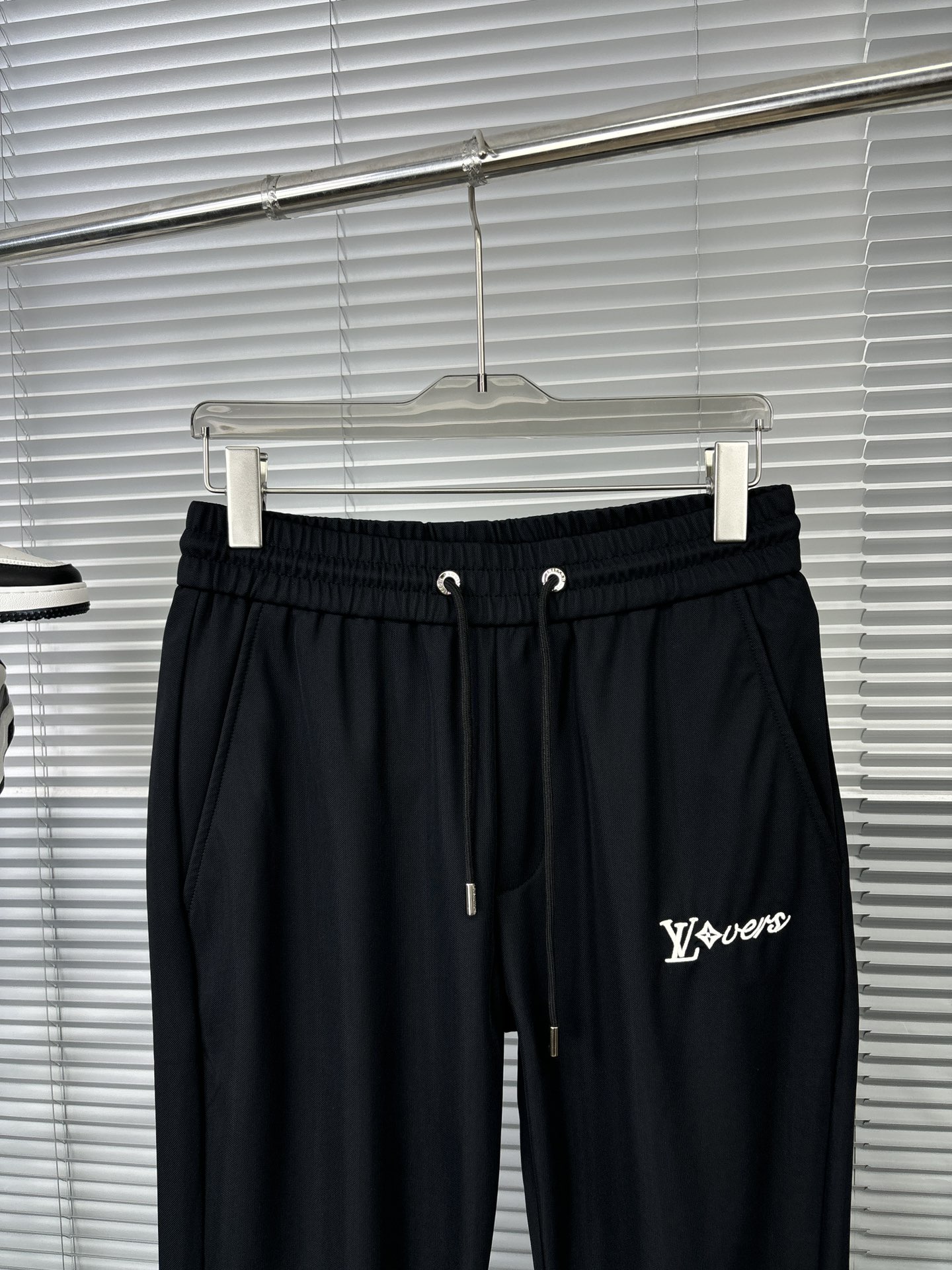 P580 LO men's fashion pants fit very well real large orders just the right slim fit fit very well can be a great reflection of the male slender physique this fashion among the stars in the fashion big shot high Follow the trend of fashion to create their own masculinity M-3XL