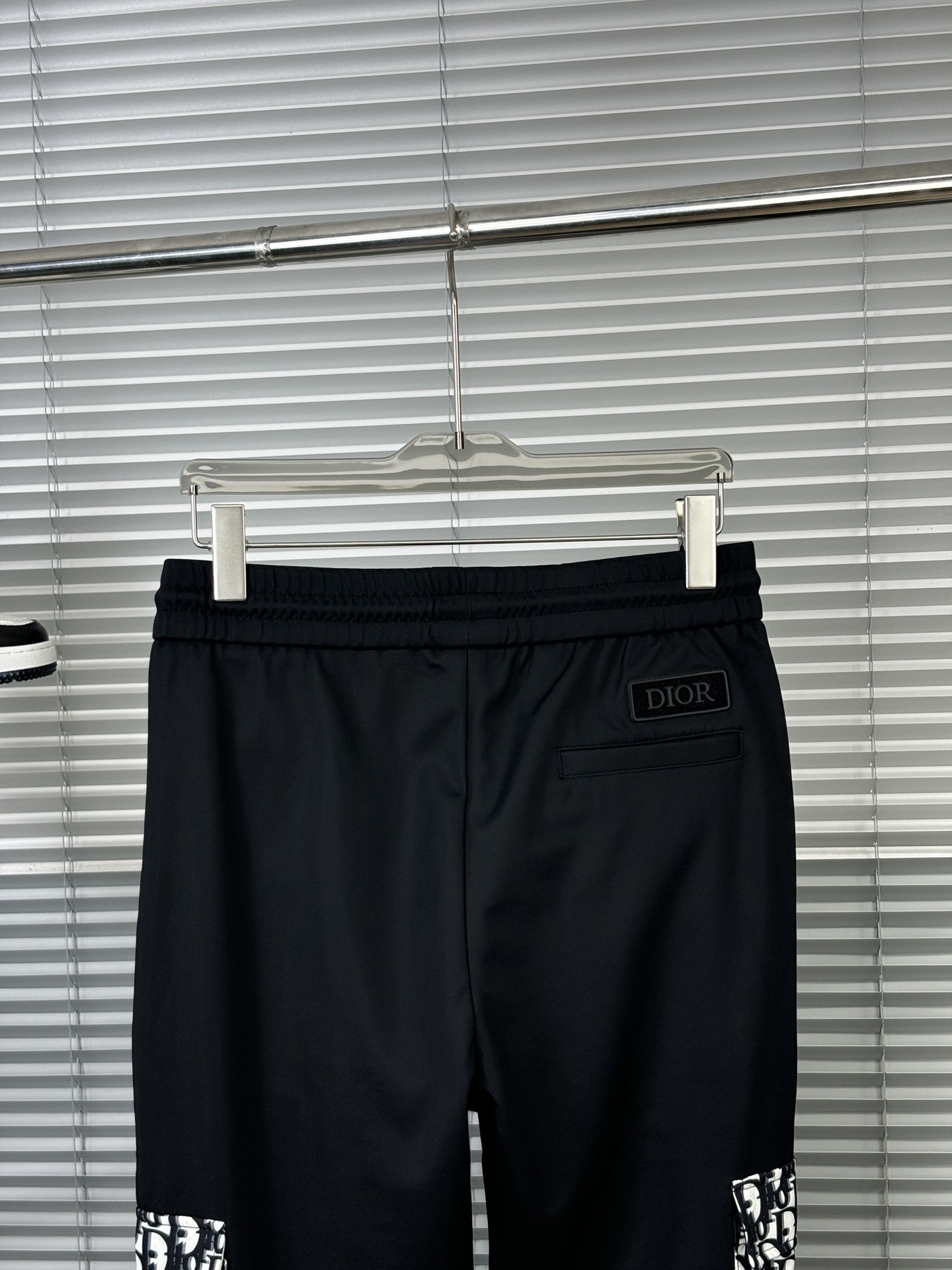 P580 CD pantalones casuales de los hombres se ajustan muy bien Pedidos grandes reales Sólo el ajuste delgado derecho El efecto superior es muy bueno para reflejar el físico esbelto masculino Esta moda es muy fotografiado entre las celebridades y celebridades de la moda Siga la tendencia de la moda para crear su propia masculinidad M-3XL