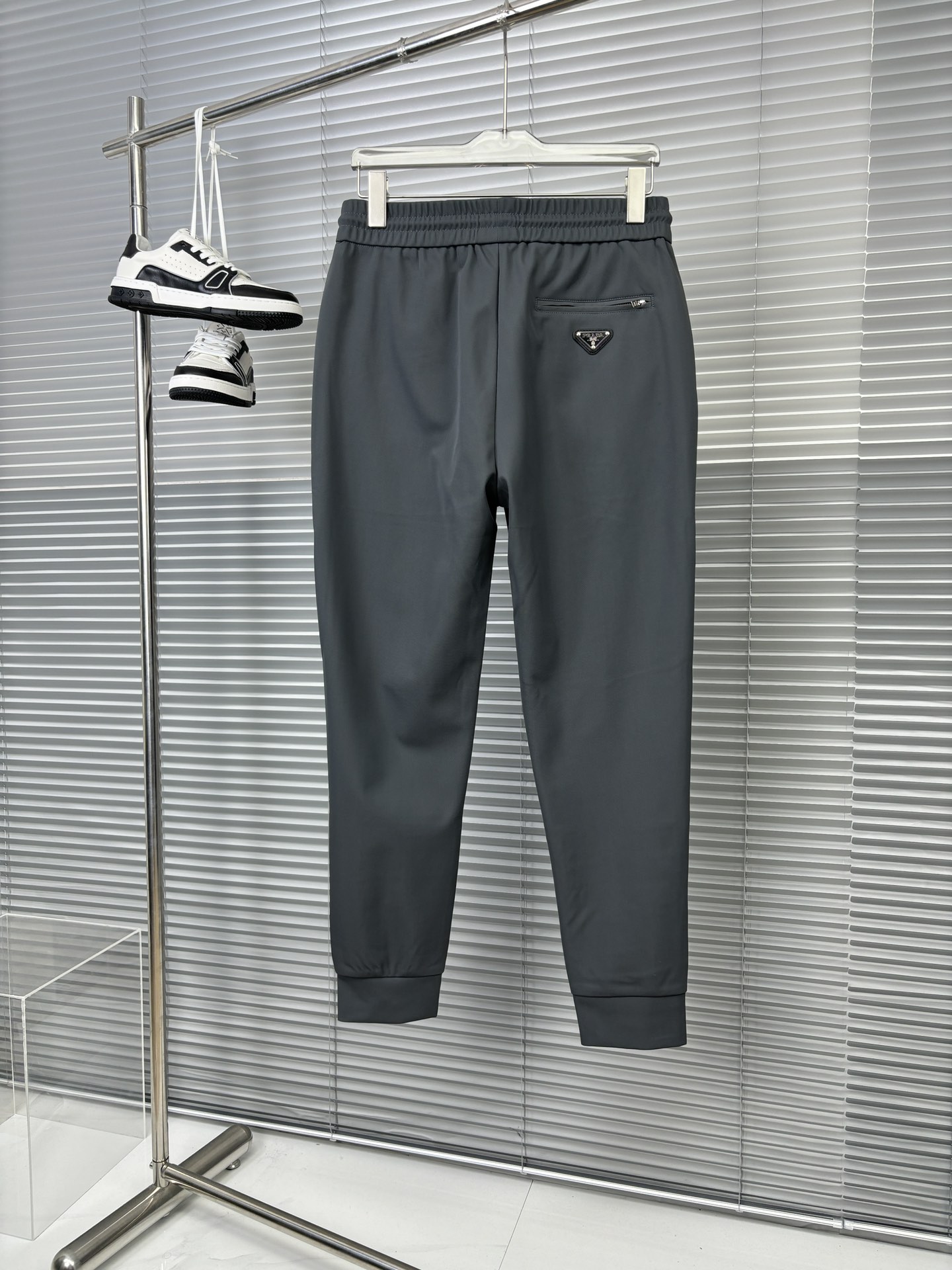 P580 pantalones casuales de los hombres encajan muy bien grandes pedidos reales sólo el ajuste delgado ajuste muy bueno puede ser un gran reflejo del físico esbelto masculino esta moda entre las estrellas de la moda de tiro alto Siga la tendencia de la moda para crear su propia masculinidad M-3XL