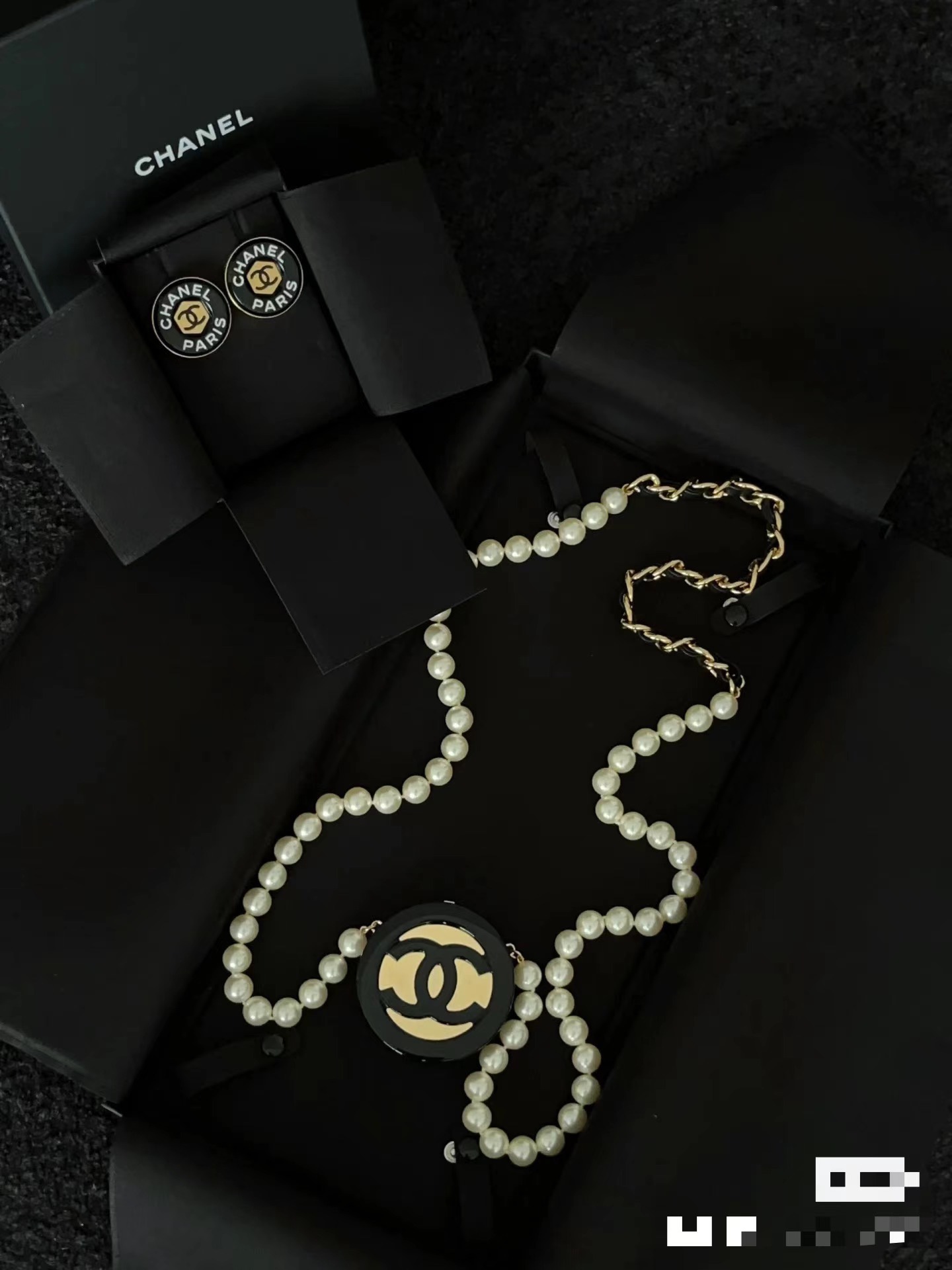 OHANE Collection Sac ❤️‍🔥 Series Pearl Necklace Bag Miss Sister Must Have √ Black Gold Series ! ! choker double C long chain] ne sont tout simplement pas trop beaux ! Ne dites rien de plus directement le prendre droit sur l'effet de la partie supérieure du corps est absolument magnifique à aucun ami !!!!. Celui-ci est super recherché lors de l'achat de zp ! Vraiment pas n'importe qui peut acheter le haut en cuir matelassé chaîne dix C embellissement queue réglable super classique un design Je pense qu'aucune femme ne peut échapper à cet accessoire ! L'ensemble de la sensation physique est très haut de gamme ! L'ensemble de la sensation physique est tout simplement premium !