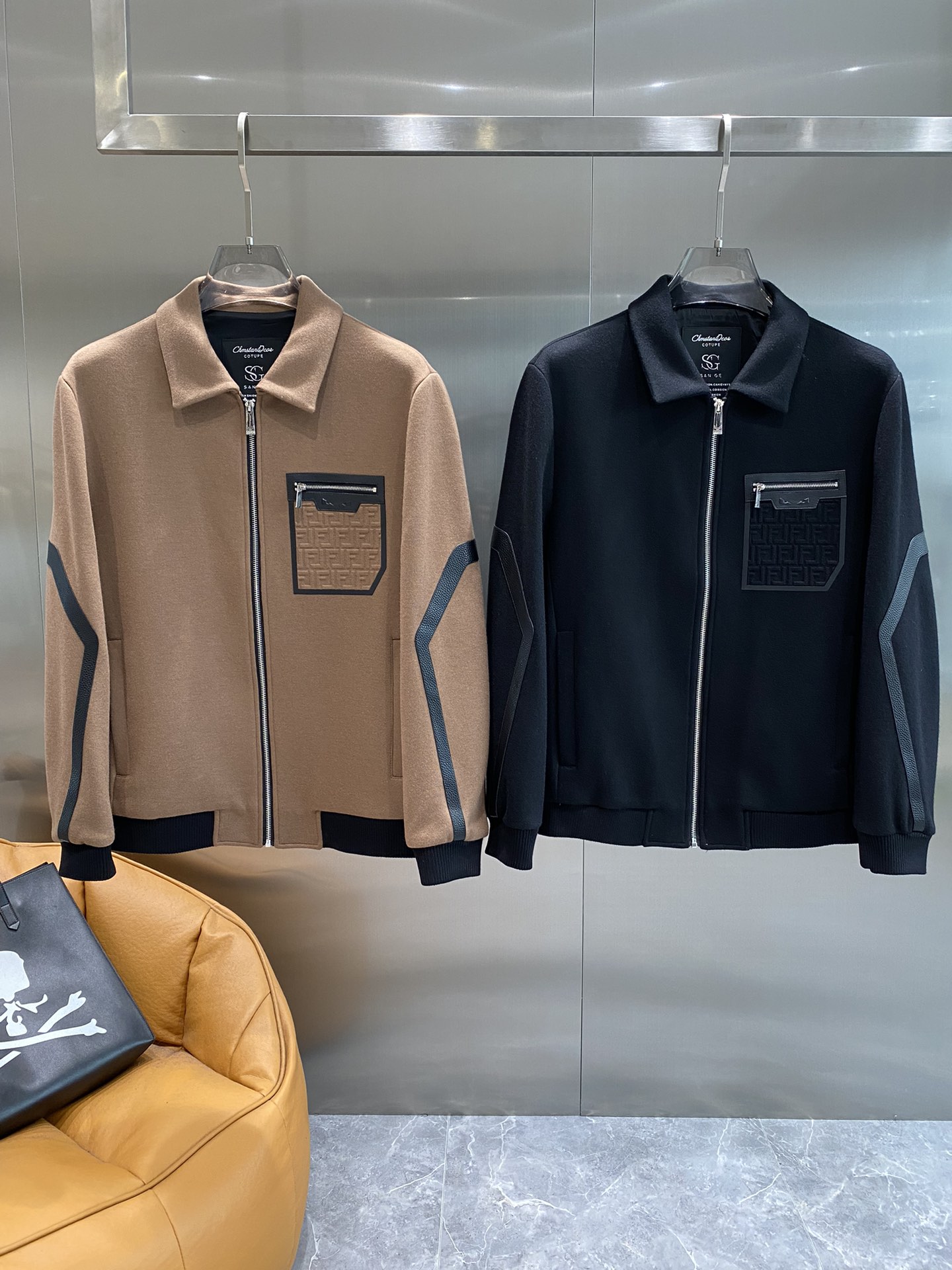 Hermes24FW Baseball Jacket Coat Custom Wool Patchwork Sheepskin Fabric Des couches de confection complexe et des silhouettes près du corps créent un look propre et net très reconnaissable avec une coupe générale superbe Article indispensable Tailles M-3XL 🅿️1100