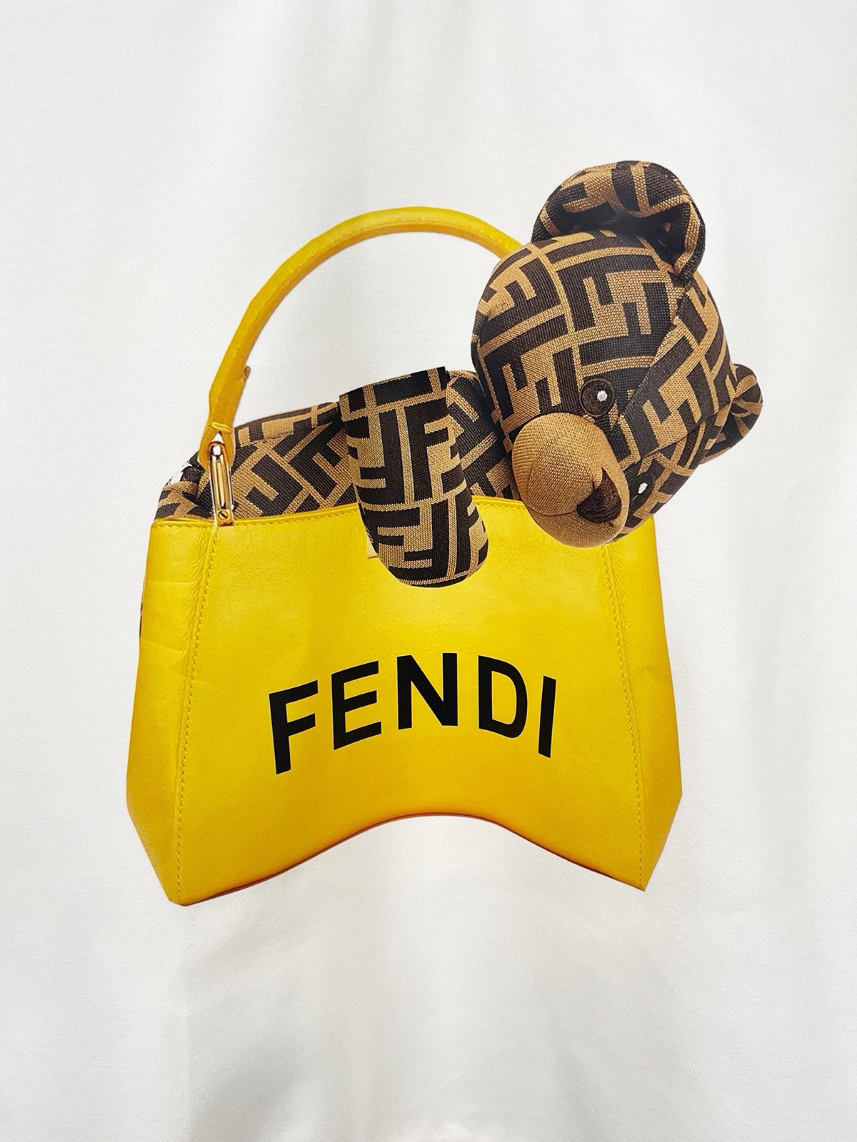 P480 FENDI Fendi max 6XL desgaste 240 libras 2024 outono e inverno GW sync camisola t-shirt! Excelente para usar sozinha como camada de base no outono e no inverno! Continua o clássico! Modelos de encomenda de qualidade total! O design do logótipo Craft de alta qualidade com camada de ar personalizada e tecido de algodão de fibra longa, desde a forma ao design, é a nova onda dos tempos, quer a forma quer o design tenham detalhes suficientes! Decote ligeiramente ajustado ao pescoço boa forma bom tecido! Material de algodão de alta densidade no corpo, pele confortável, quente e com estilo! Medidas: M-6XL (178 140 libras L máximo 240 libras)